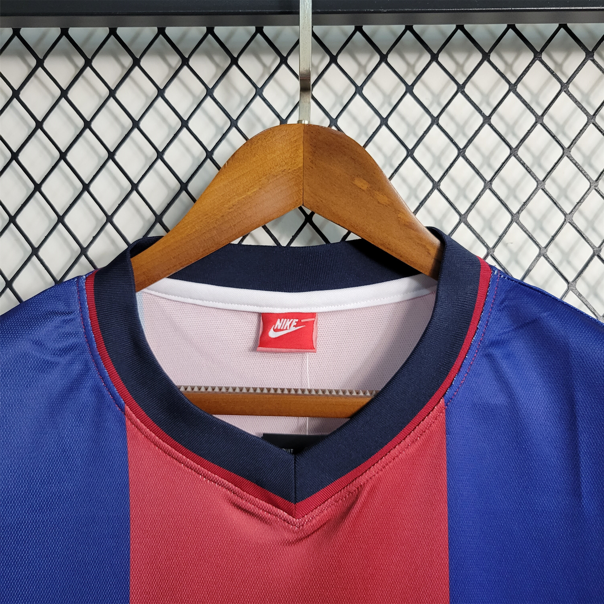 B.A.R.S.A Retro 98-99 Home Stadium Jersey - UnitedFutballJersey