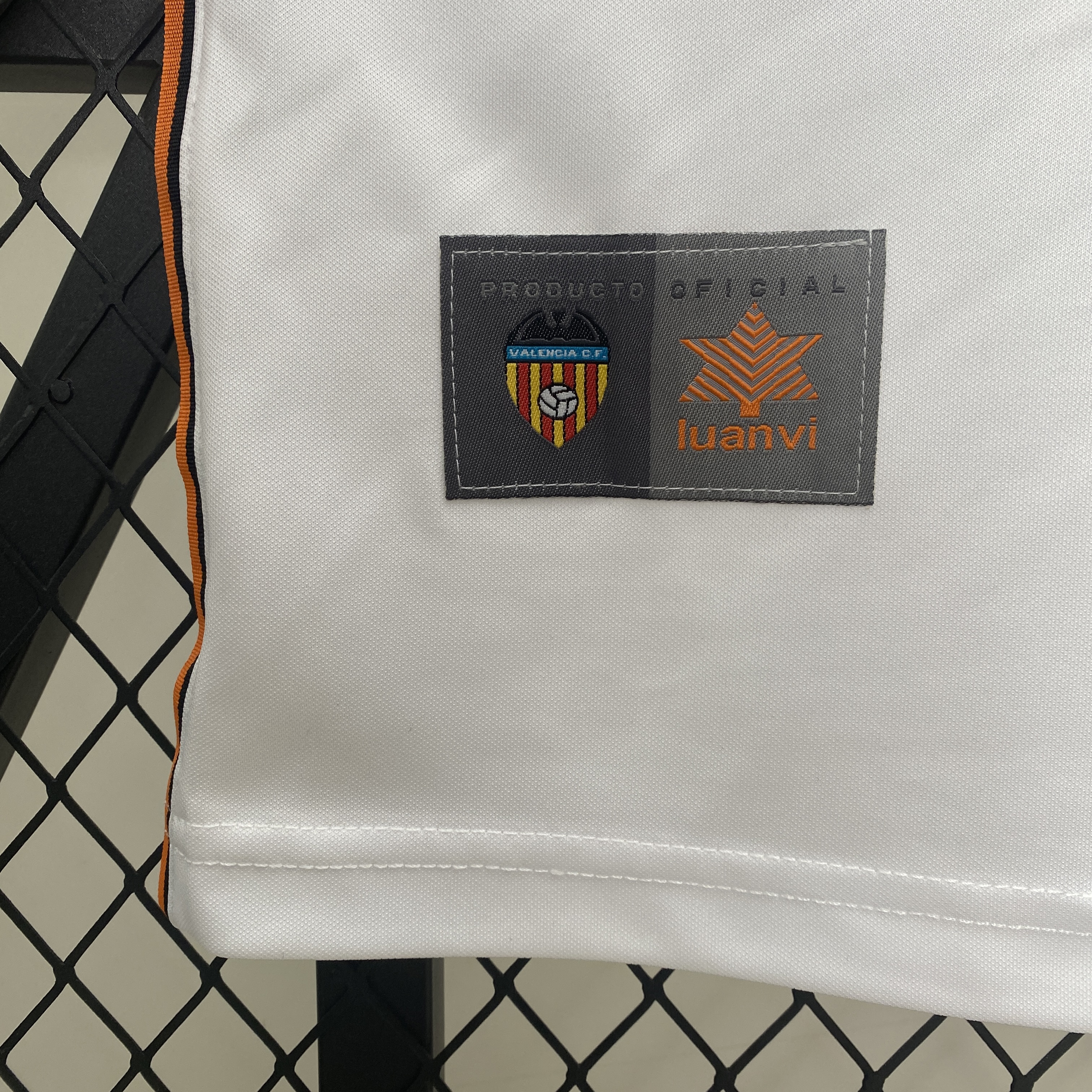 Retro Valencia 1999-00 Home Jersey - UnitedFutballJersey