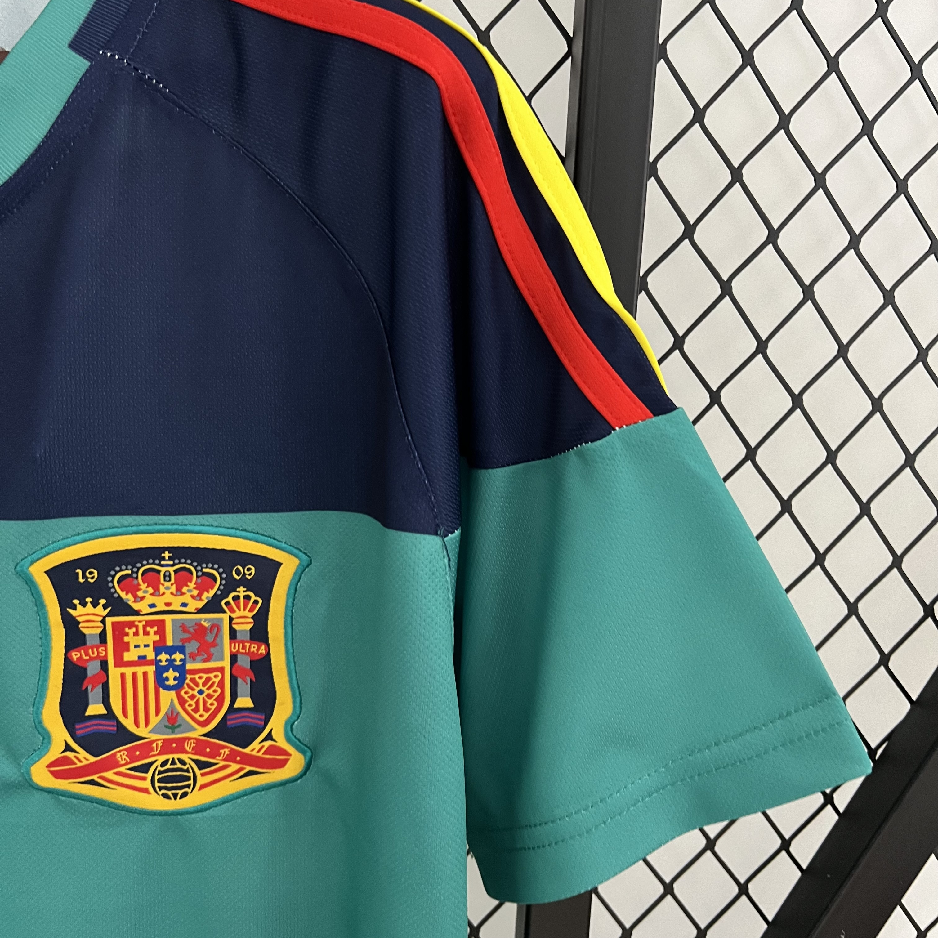 Retro Spain 2010 Green Goalkeeper Jersey - UnitedFutballJersey