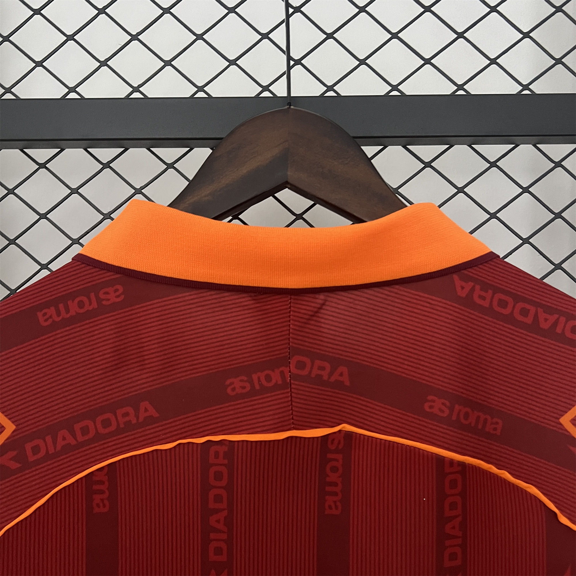 Retro Roma 1999-00 Home Jersey - UnitedFutballJersey