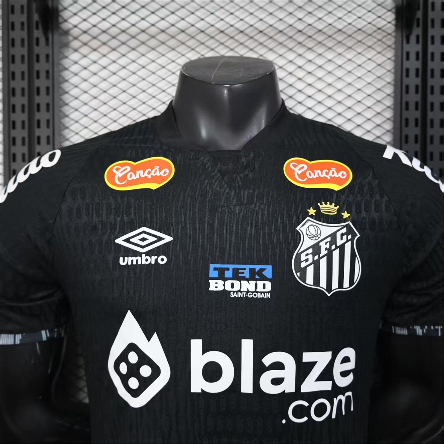 Santos 2025-26 Goalkeeper 2 Black Jersey With Sponsors - Player Version - UnitedFutballJersey