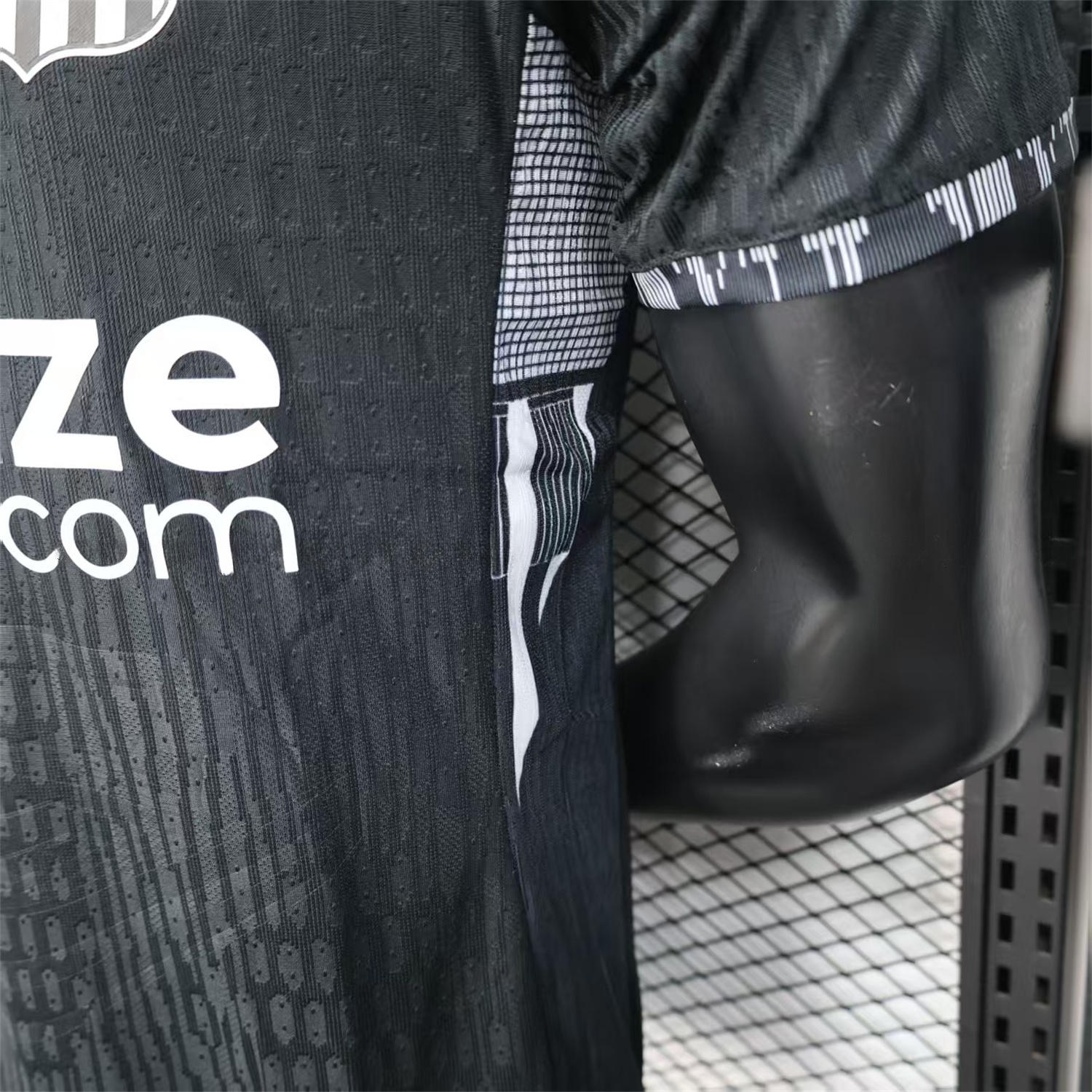 Santos 2025-26 Goalkeeper 2 Black Jersey With Sponsors - Player Version - UnitedFutballJersey