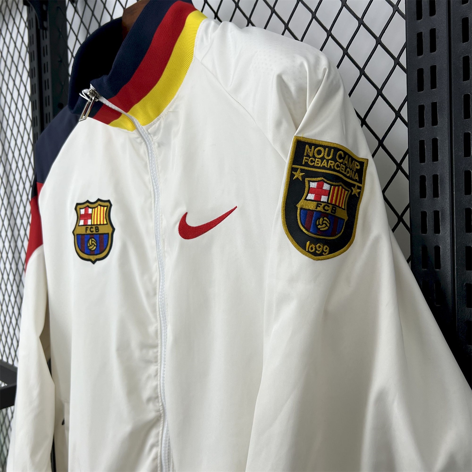 Retro Barcelona 1994-95 Player Windbreaker - White - UnitedFutballJersey