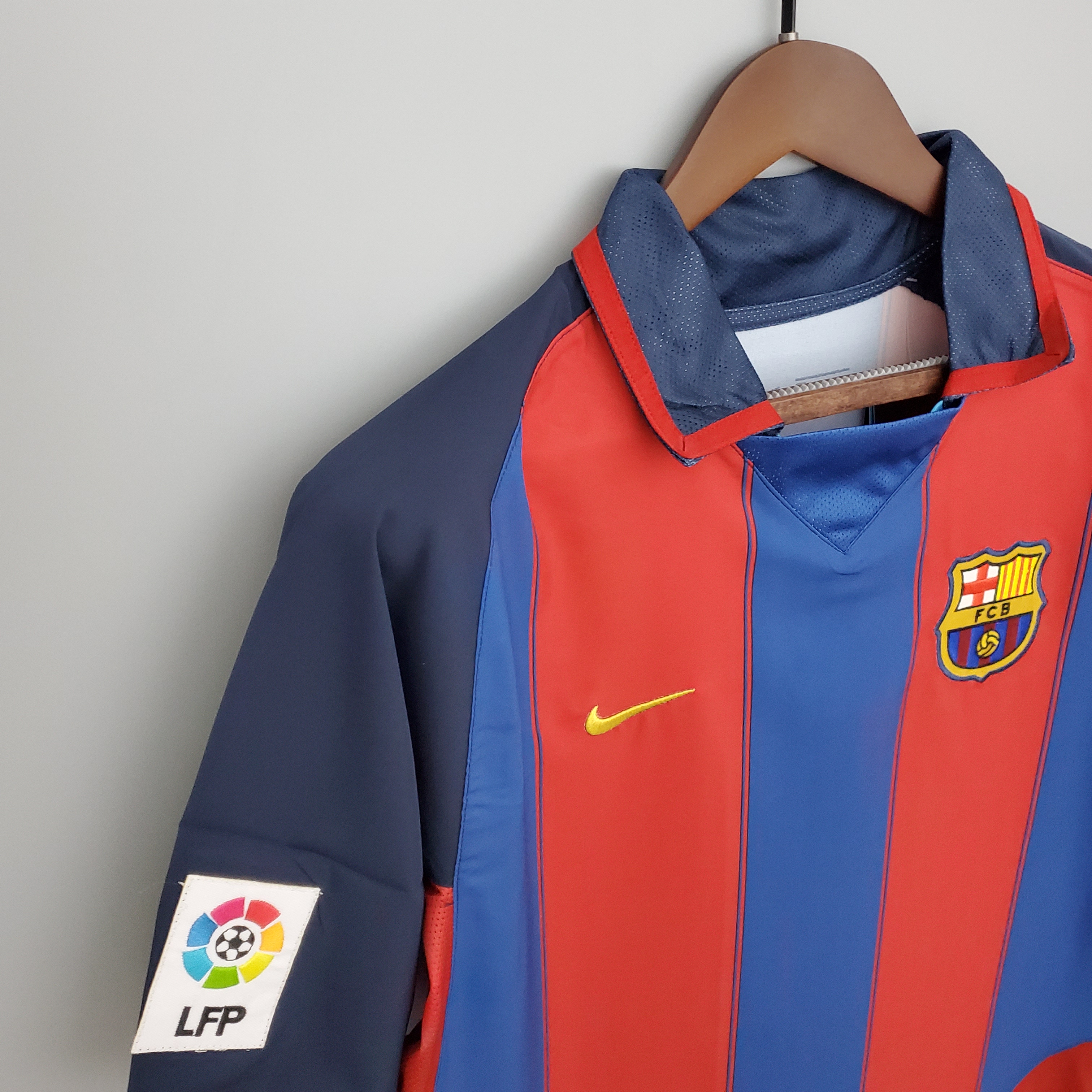 B.A.R.S.A Retro 03-04 Home Stadium Jersey - UnitedFutballJersey