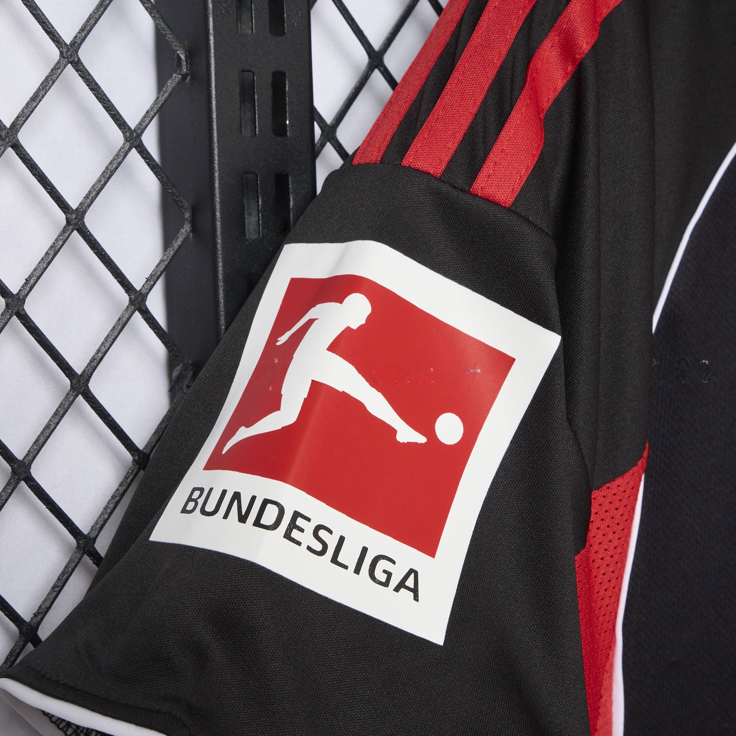 Frankfurt 25-26 Home Red Jersey - Fans Version - UnitedFutballJersey