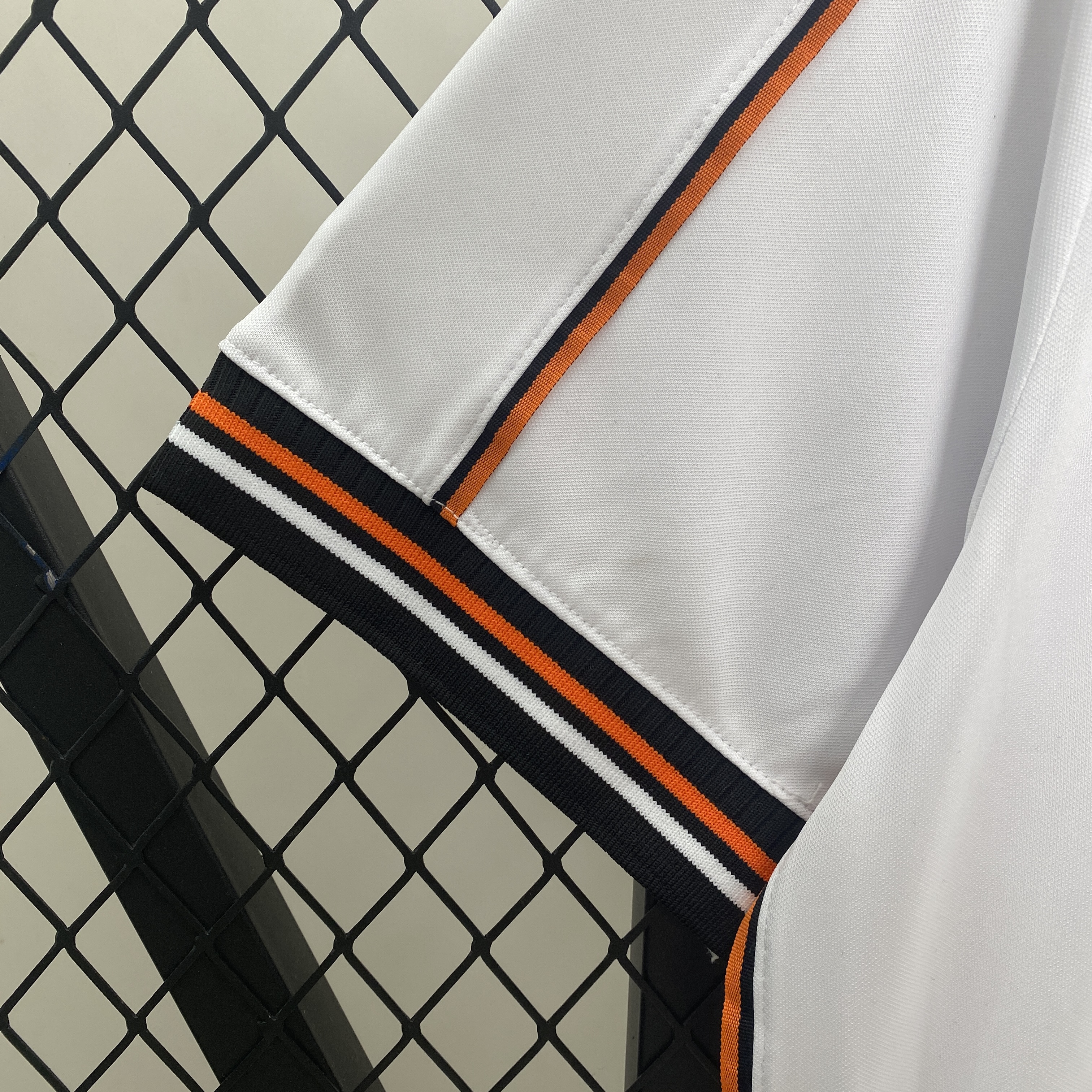 Retro Valencia 1999-00 Home Jersey - UnitedFutballJersey