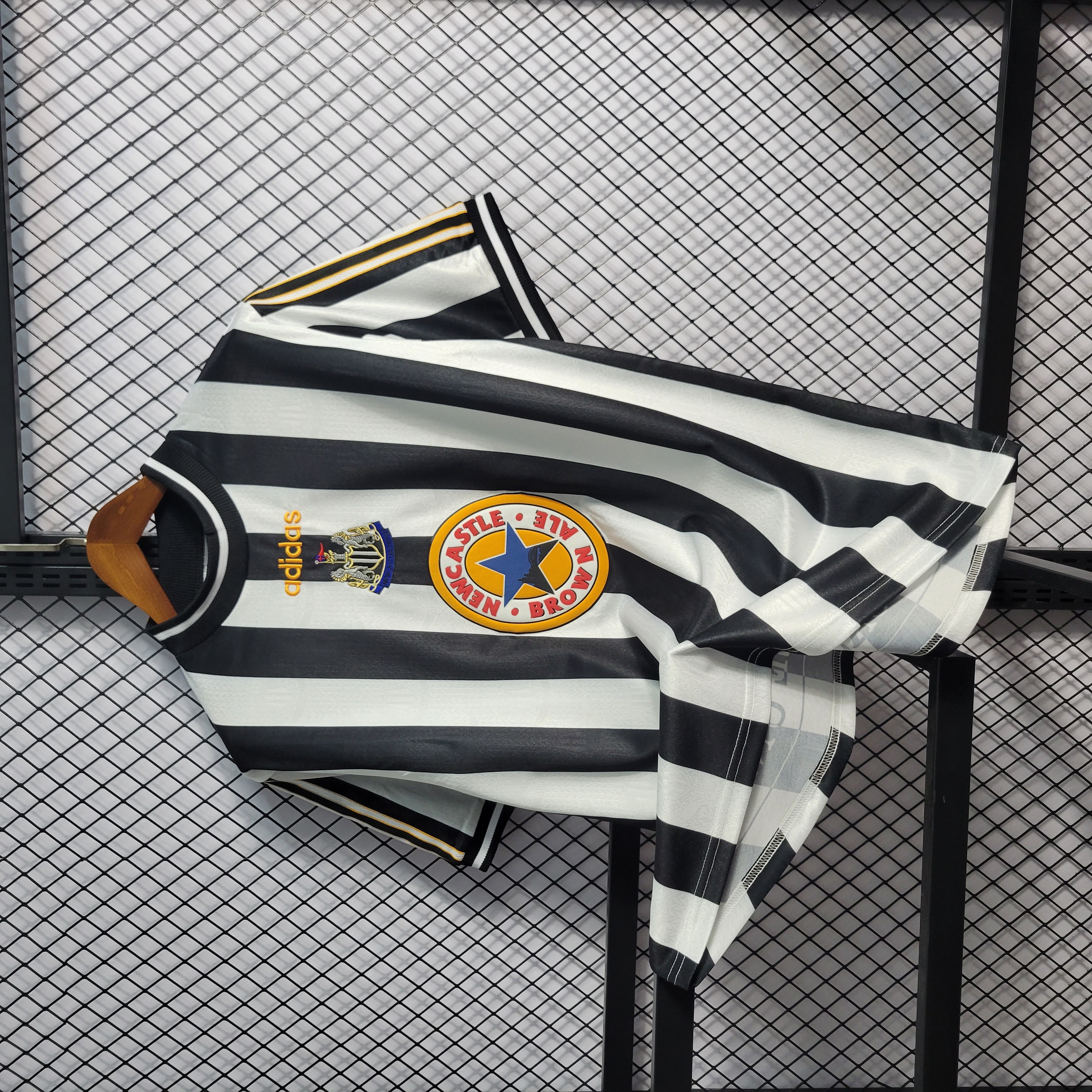 Retro Newcastle United 1995-97 Home Stadium Jersey - UnitedFutballJersey