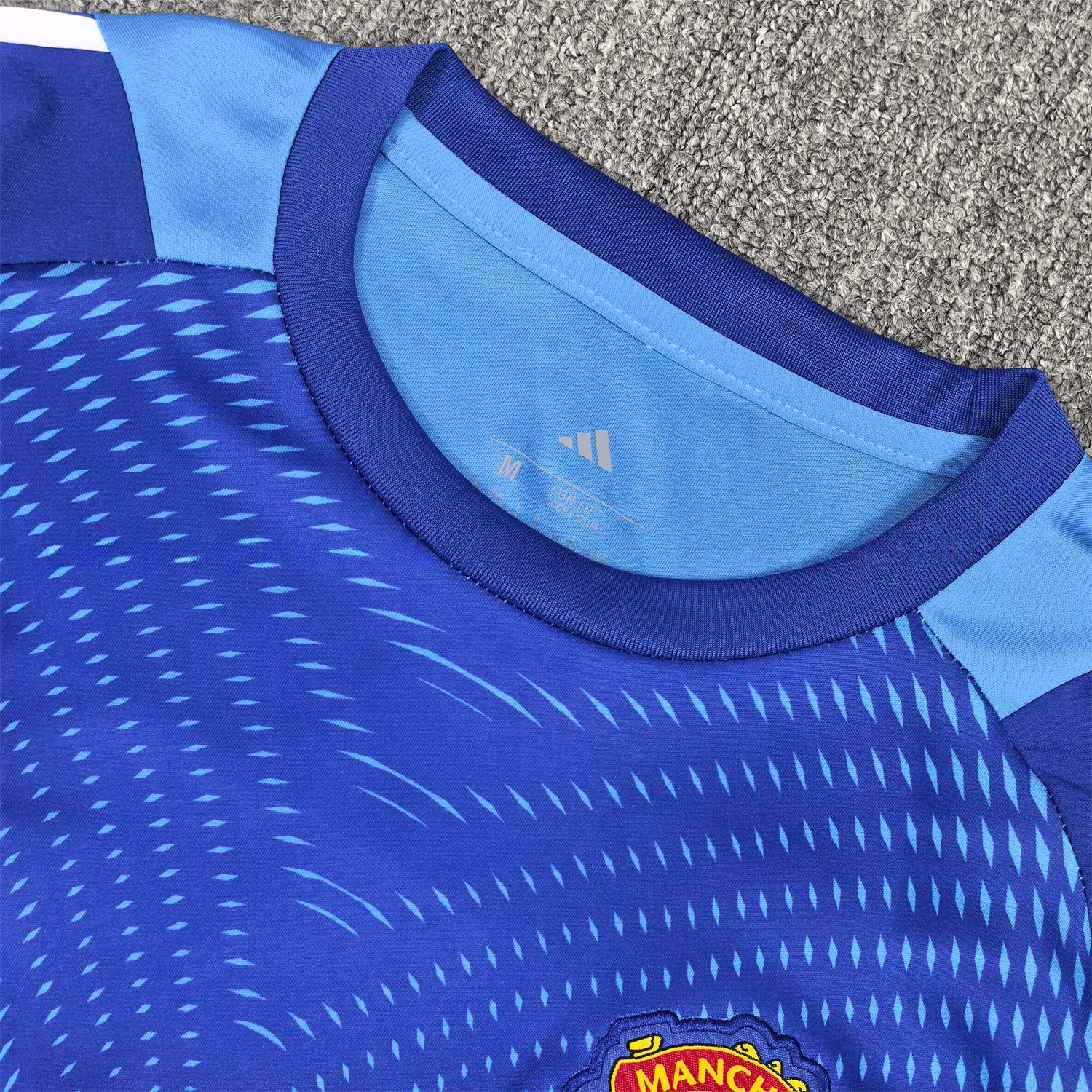 Manchester United 25-26 Blue Goalkeeper Jersey - Fans Version - UnitedFutballJersey