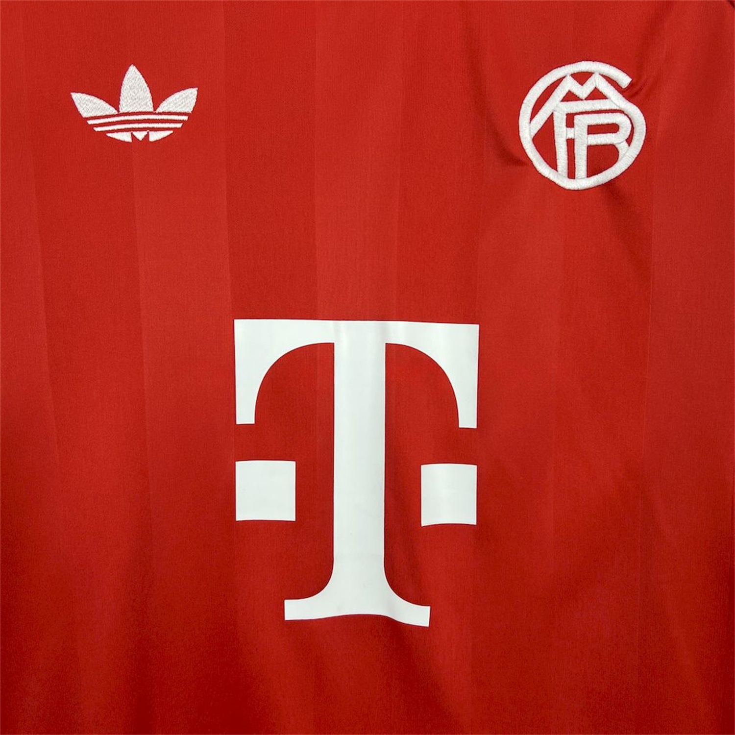 Bayern Munich 25-26 Red Trefoil Goalkeeper Jersey - Fans Version - UnitedFutballJersey
