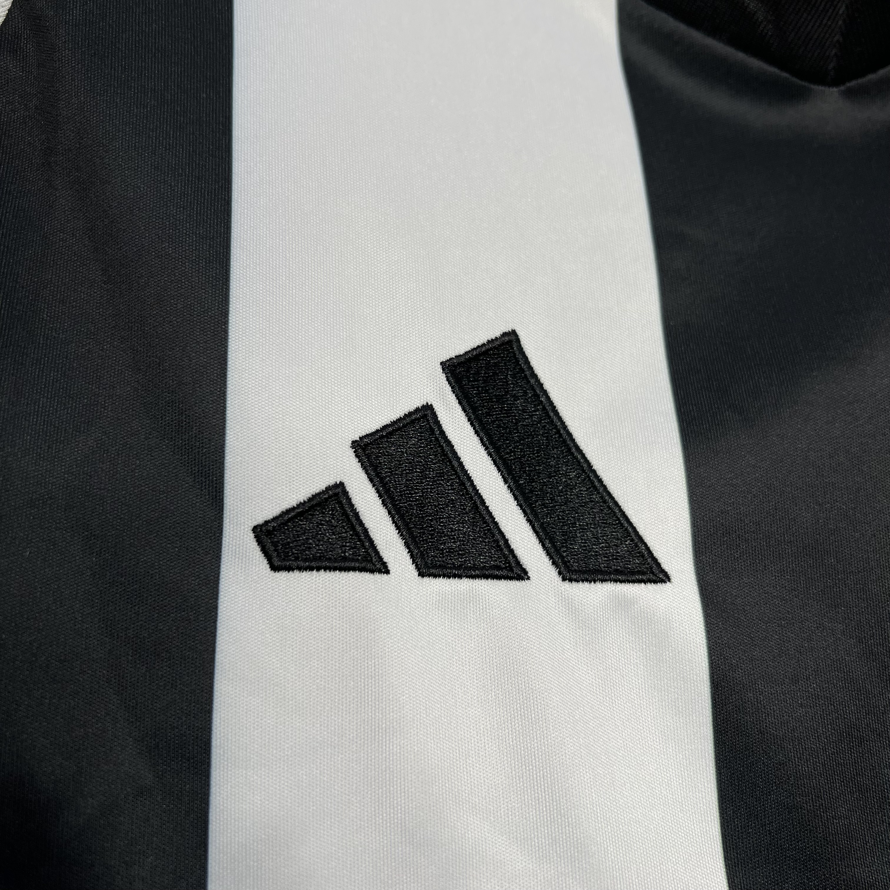 Newcastle United 24-25 Home Stadium Jersey - Fans Version - UnitedFutballJersey