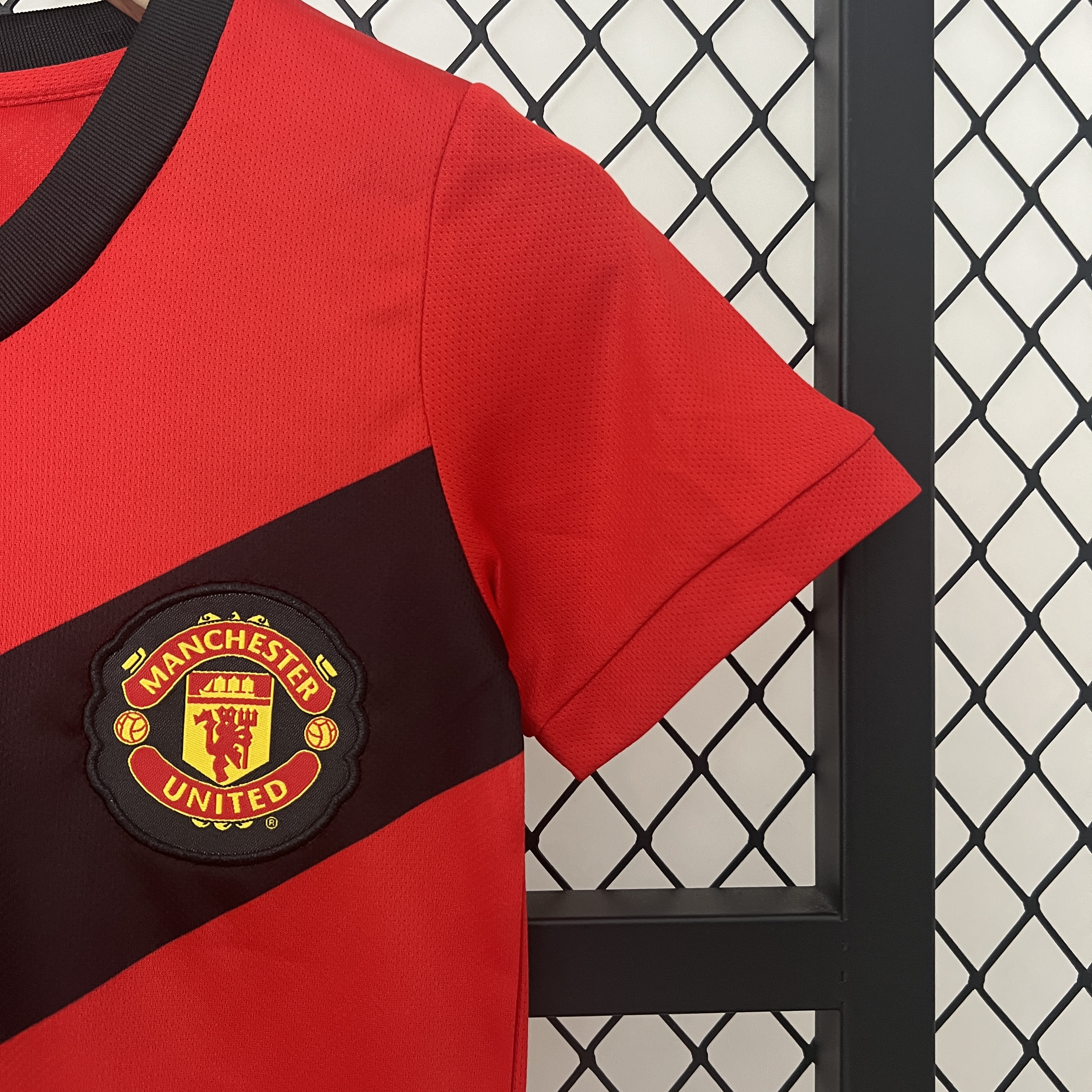 Retro Manchester United 2009-10 Home Stadium Kids Kit - UnitedFutballJersey