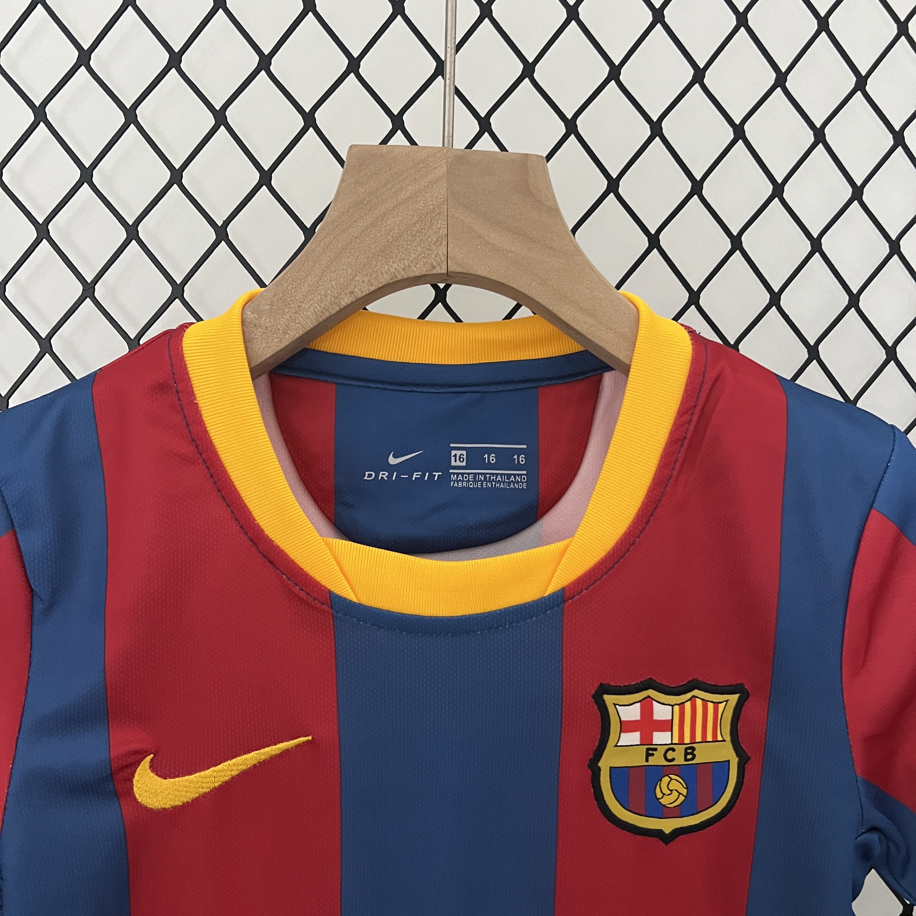 Retro Barcelona 2010-11 Home Stadium Kids Kit - UnitedFutballJersey