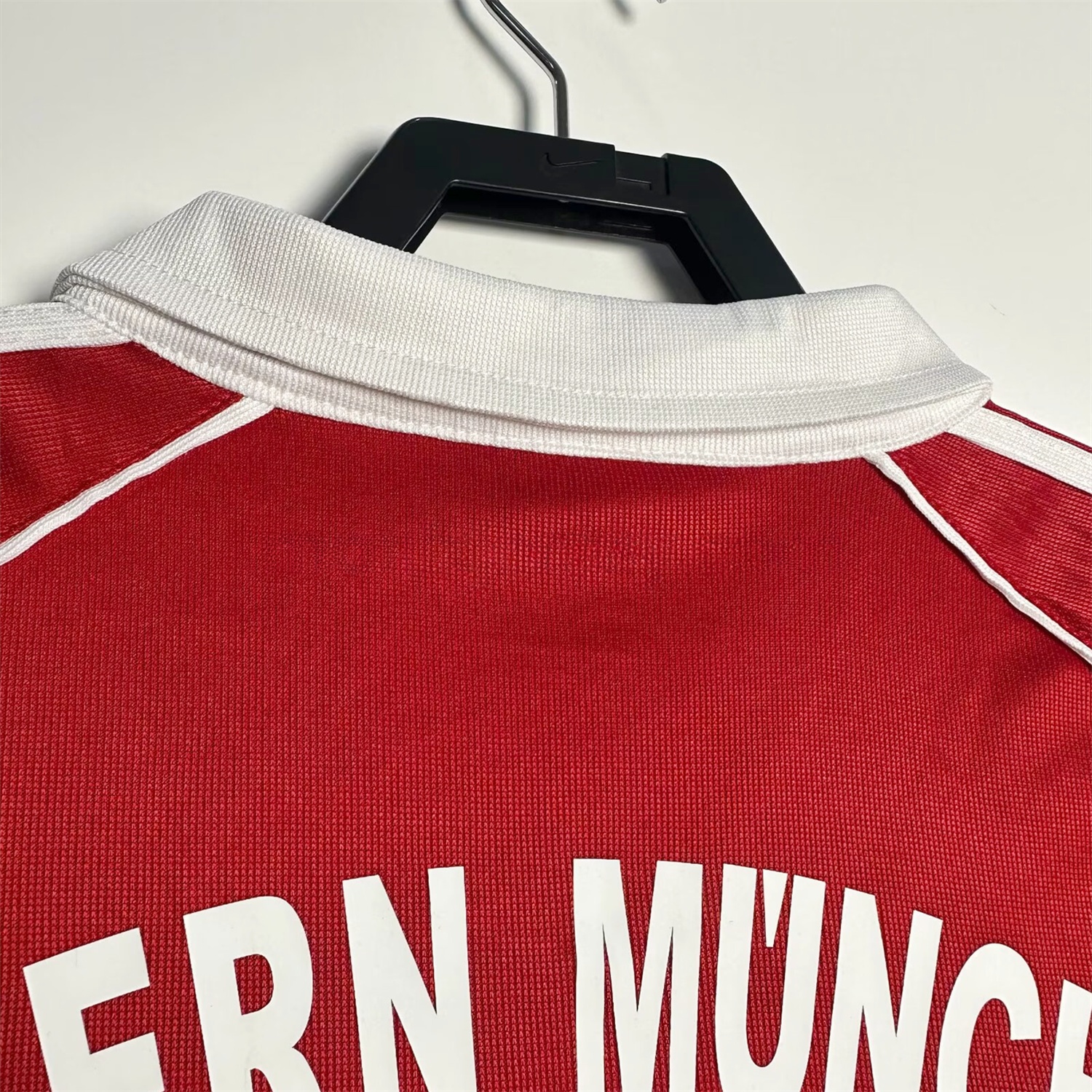 Retro Bayern Munich 2005-06 Home Jersey - UnitedFutballJersey