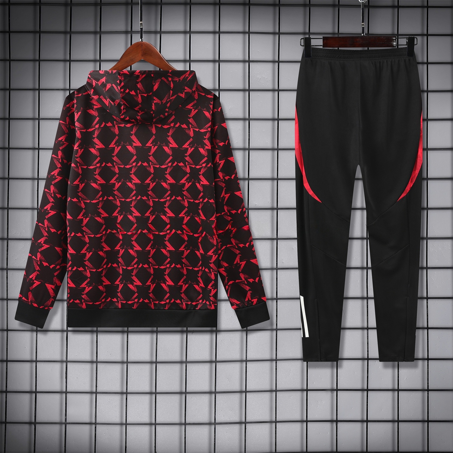 Manchester United 24-25 Pre-Match Home Traning Hoodie Set - Red Top and Black Pants - UnitedFutballJersey