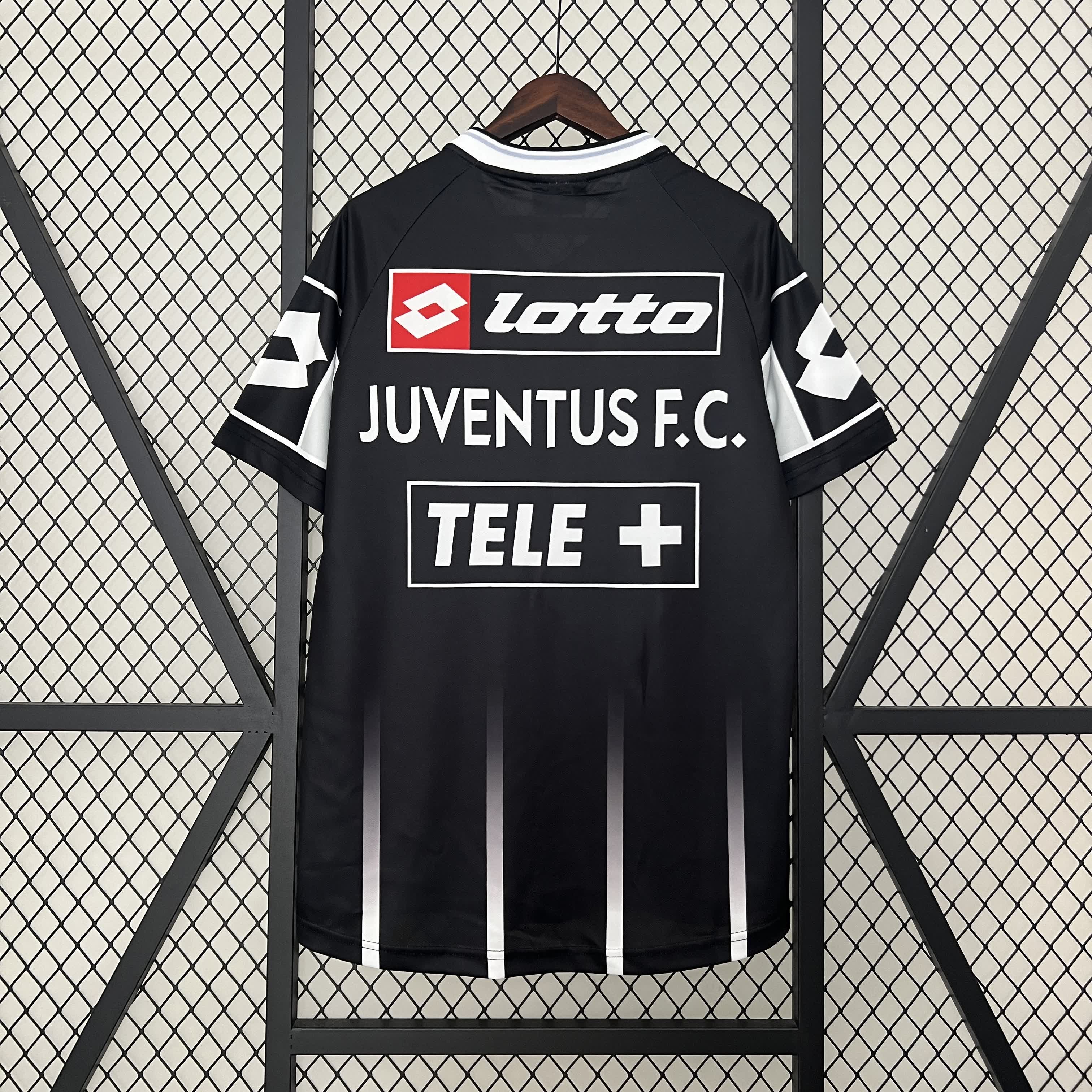 Retro Juventus 2000-01 Black Training Jersey - UnitedFutballJersey