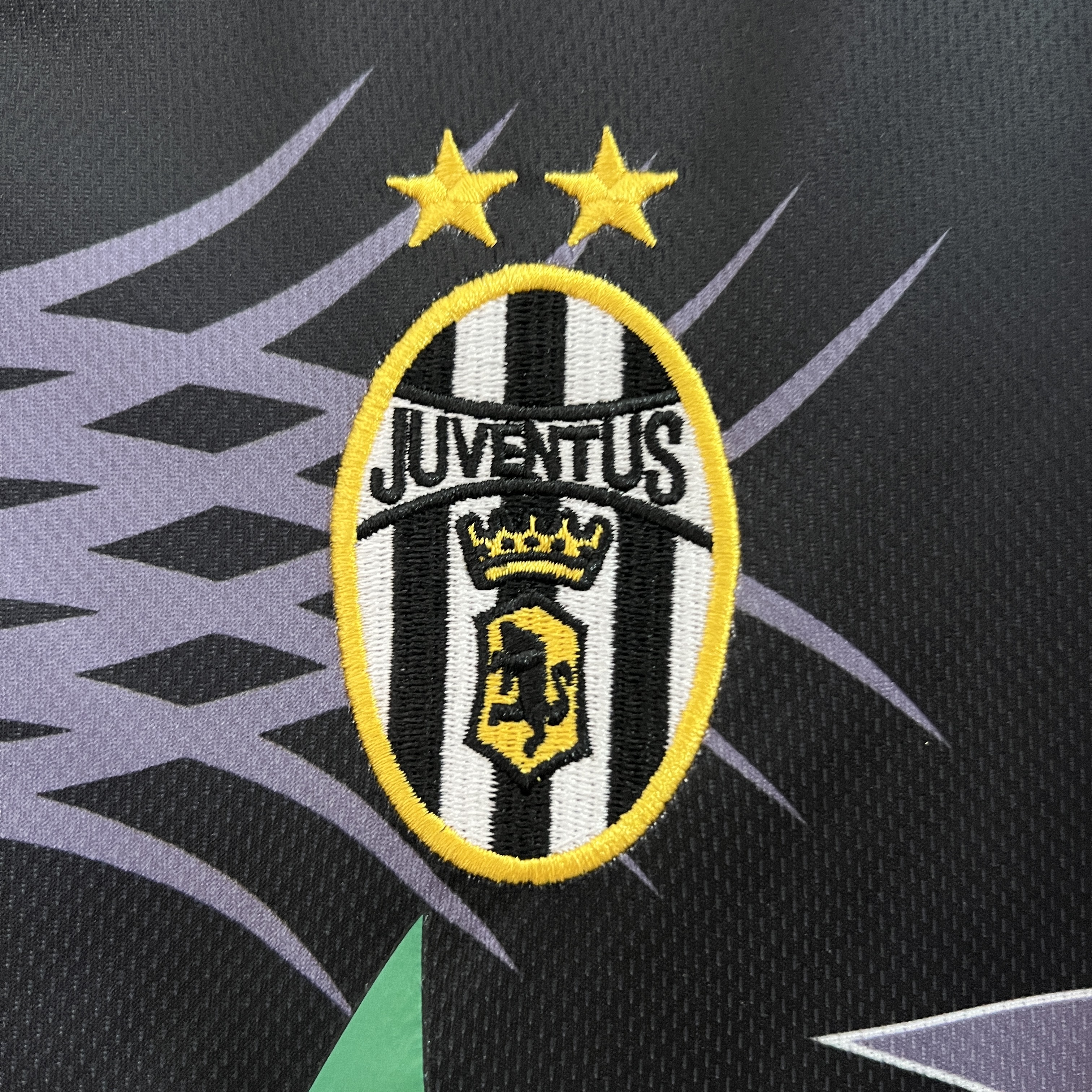 Retro Juventus 2001-02 Black Goalkeeper Jersey - UnitedFutballJersey