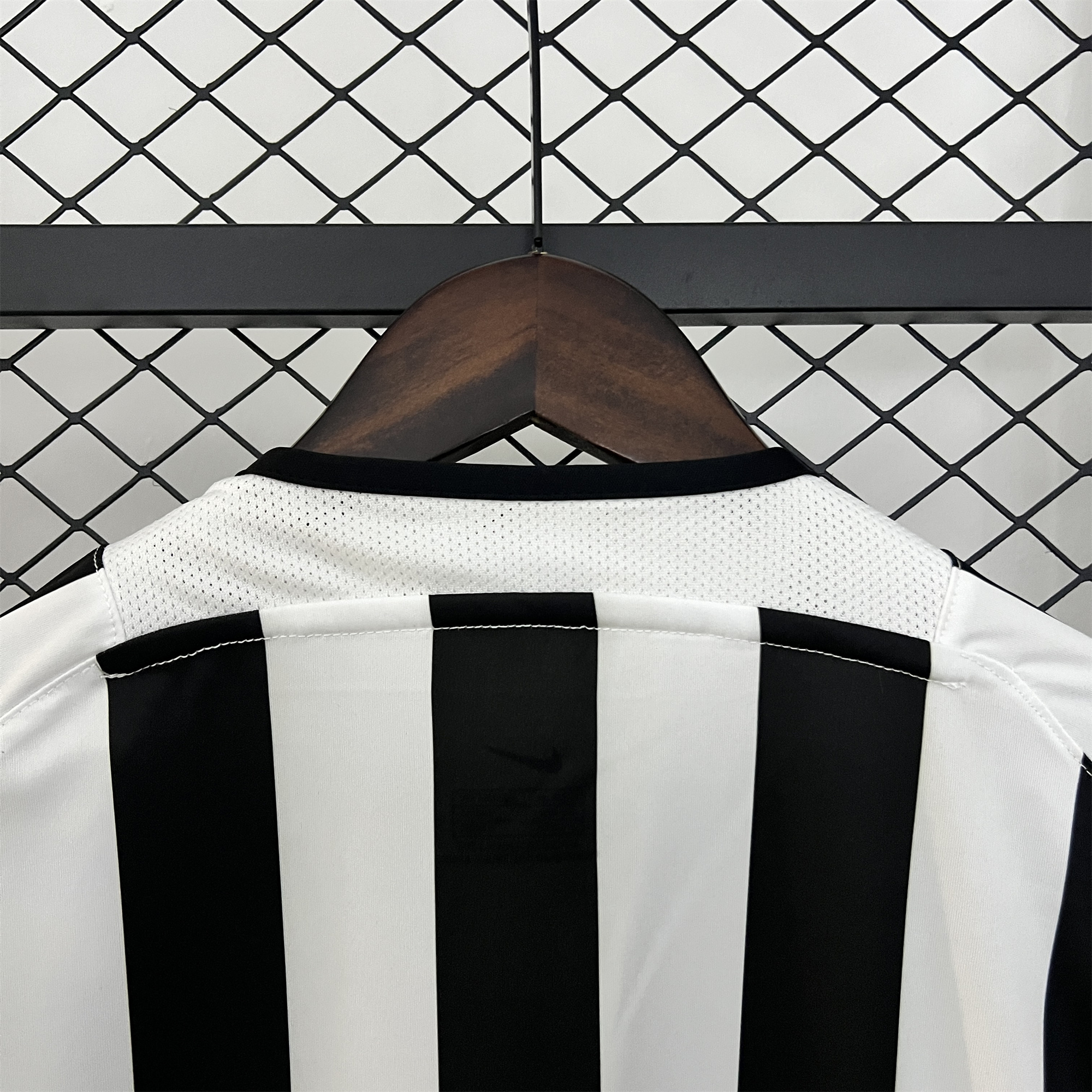 Retro Juventus 2003-04 Home Jersey - UnitedFutballJersey