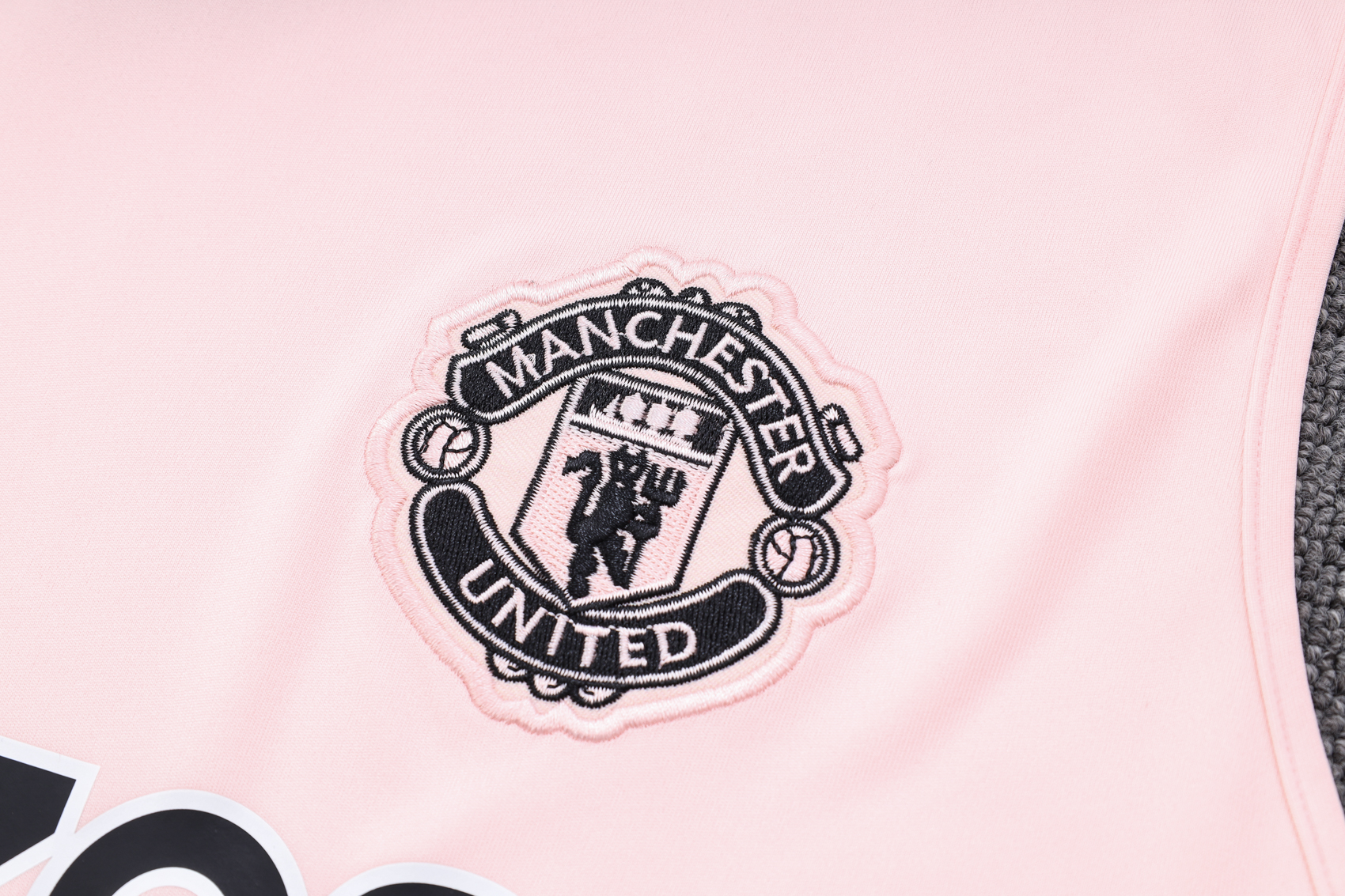 23-24 Manchester United Pink Player Vest Training Set - UnitedFutballJersey