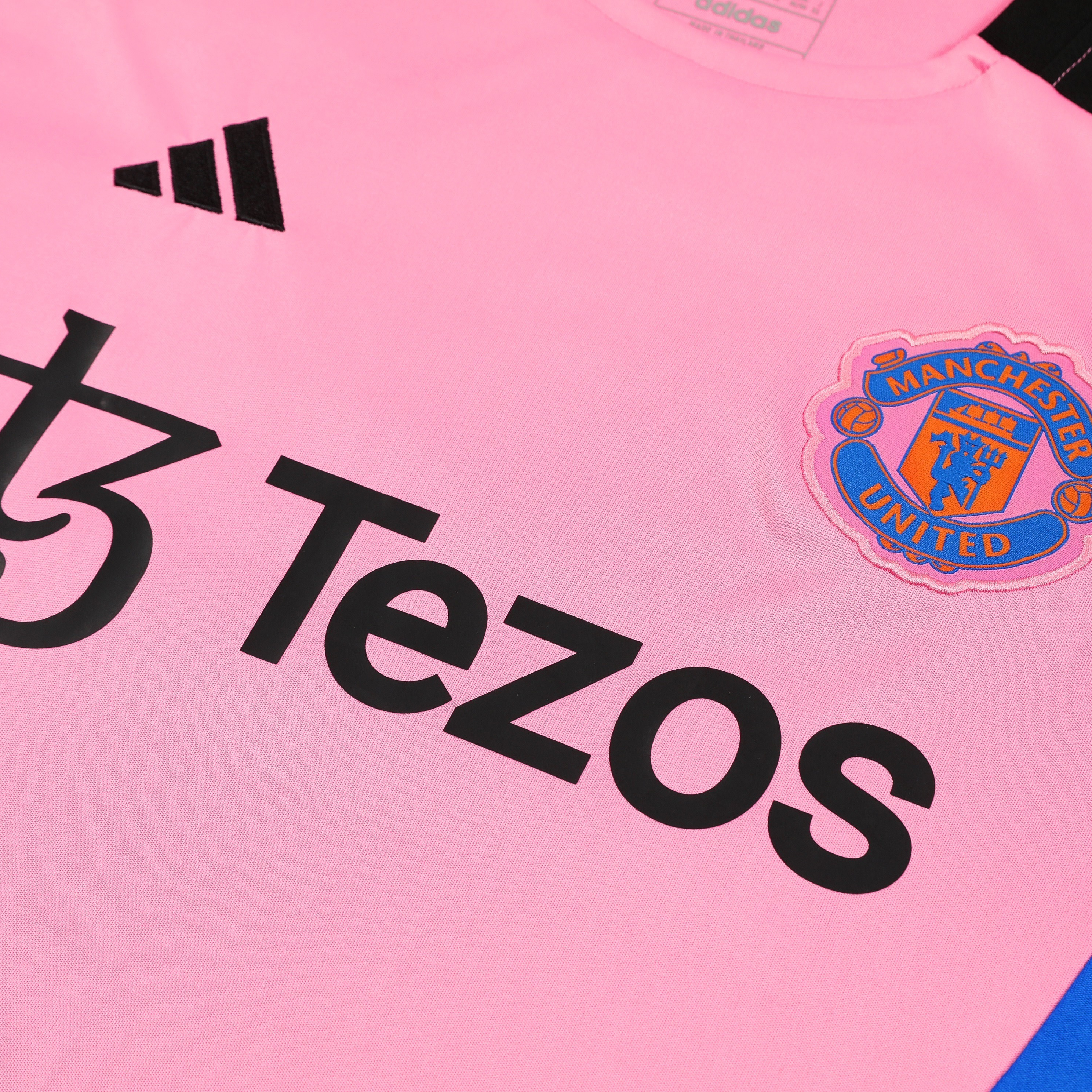 Manchester United 24-25 Short-Sleeve Training Set - Pink Top and Black Shorts - UnitedFutballJersey