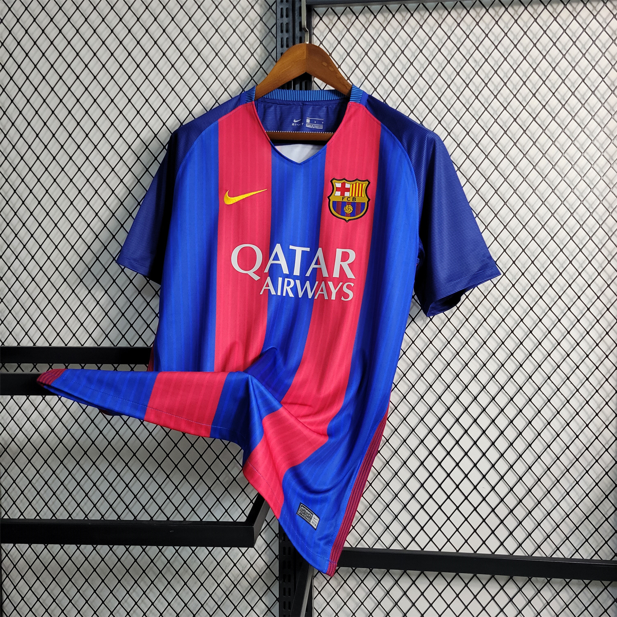 B.A.R.S.A Retro 16-17 Home Stadium Jersey - UnitedFutballJersey