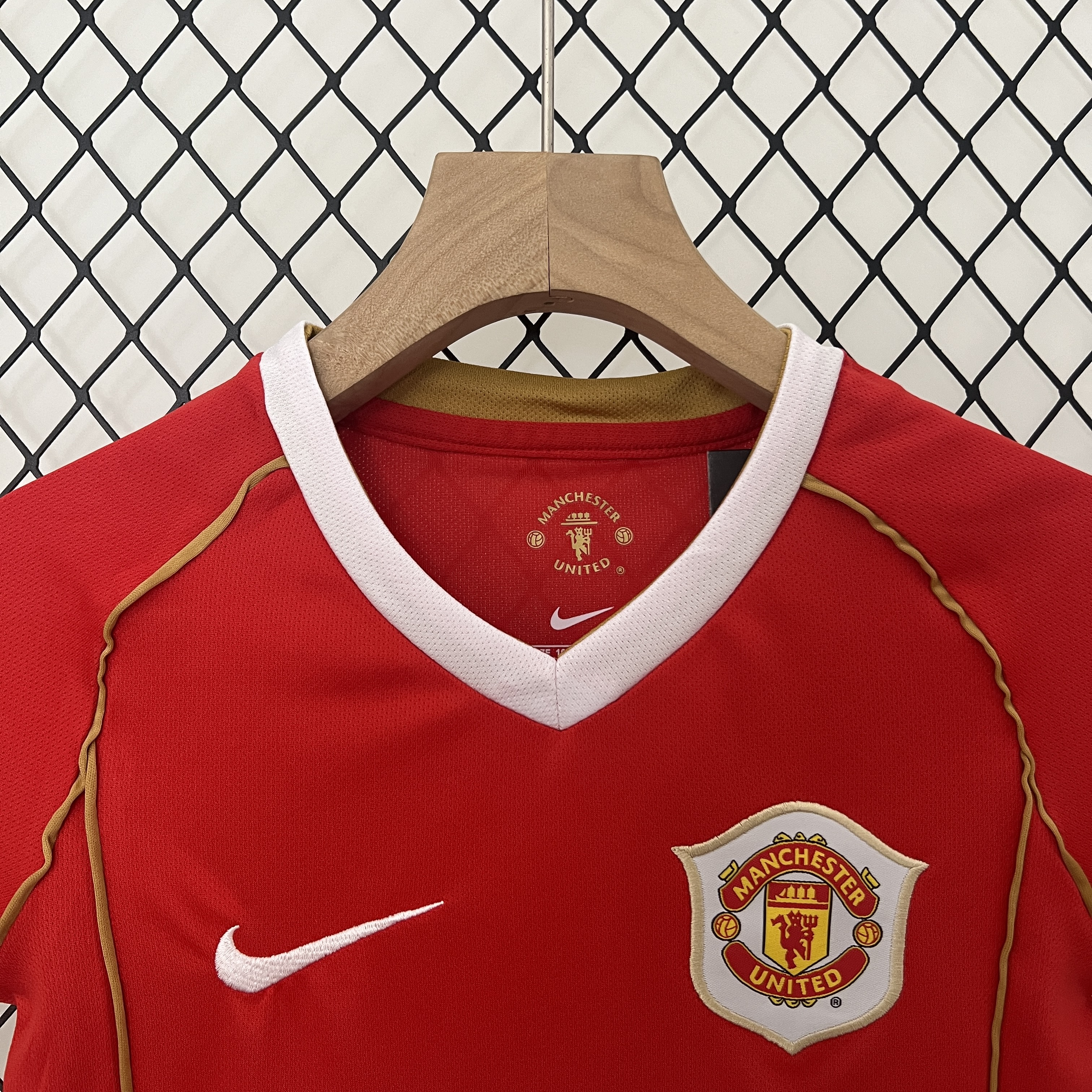 Manchester United Retro 2006-07 Home Stadium Kids Kit - UnitedFutballJersey