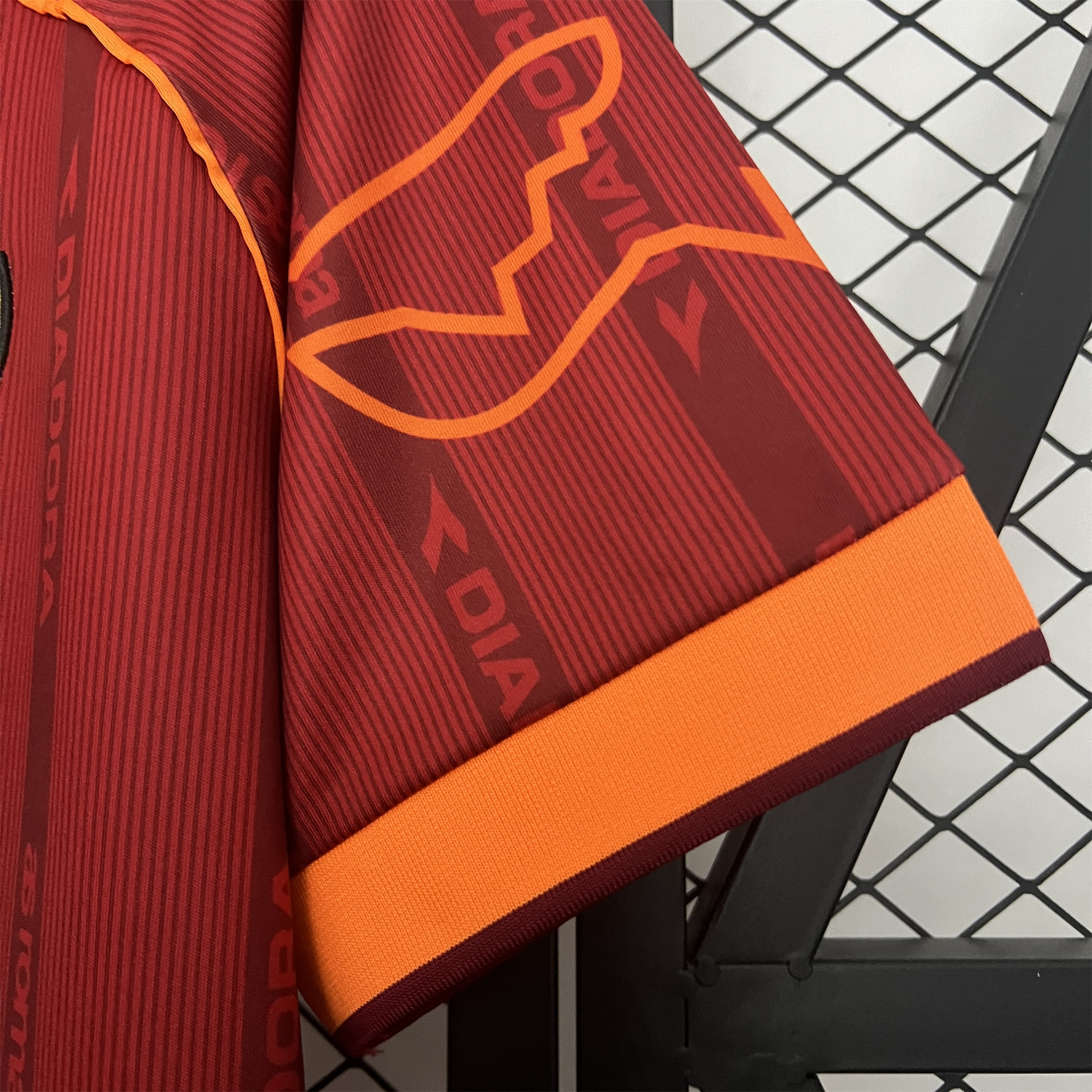 Retro Roma 1999-00 Home Jersey - UnitedFutballJersey
