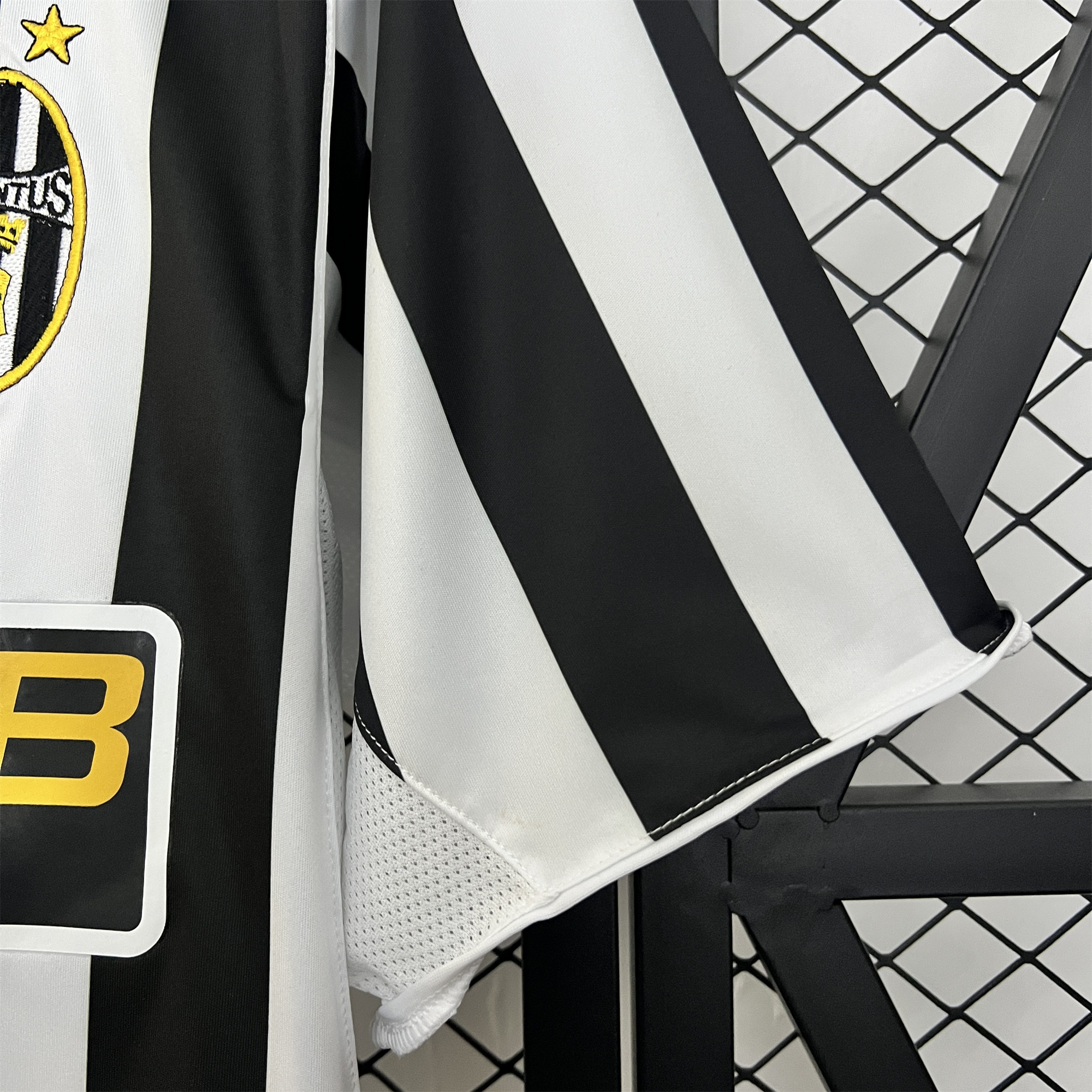 Retro Juventus 2003-04 Home Jersey - UnitedFutballJersey