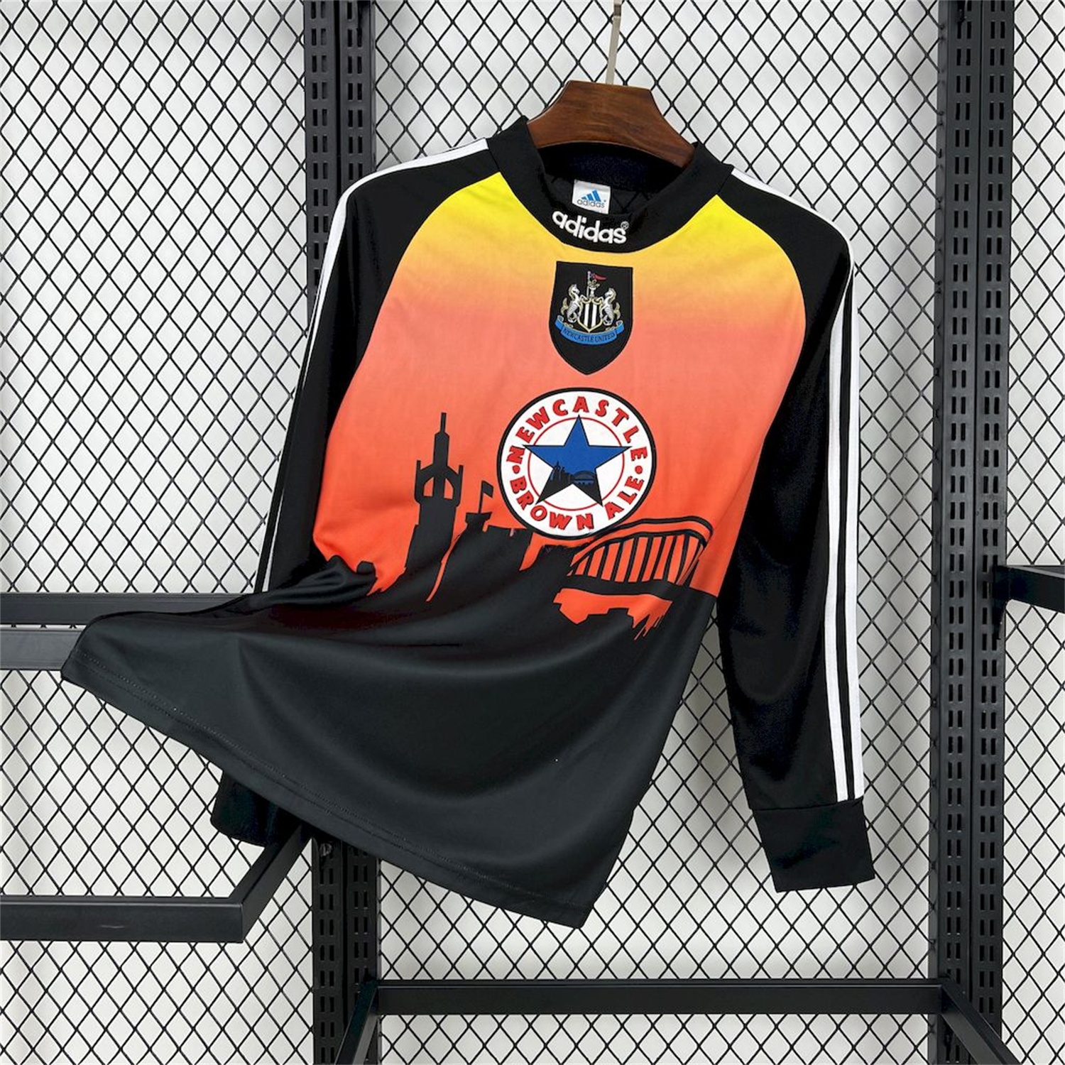 Retro Newcastle United 1996-97 Long Sleeves Goalkeeper Jersey - UnitedFutballJersey