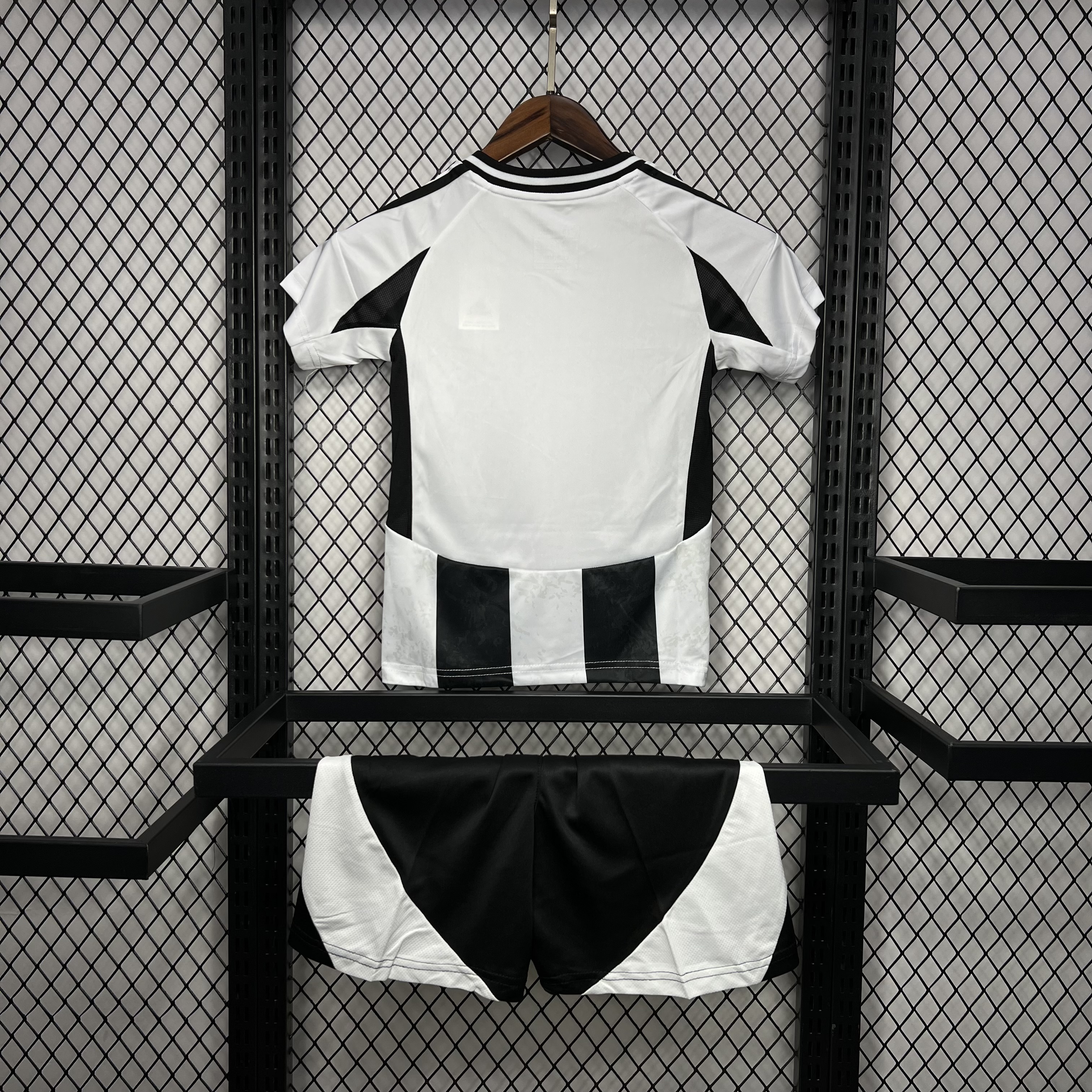 Juventus 24-25 Home Stadium Kids Kit - UnitedFutballJersey