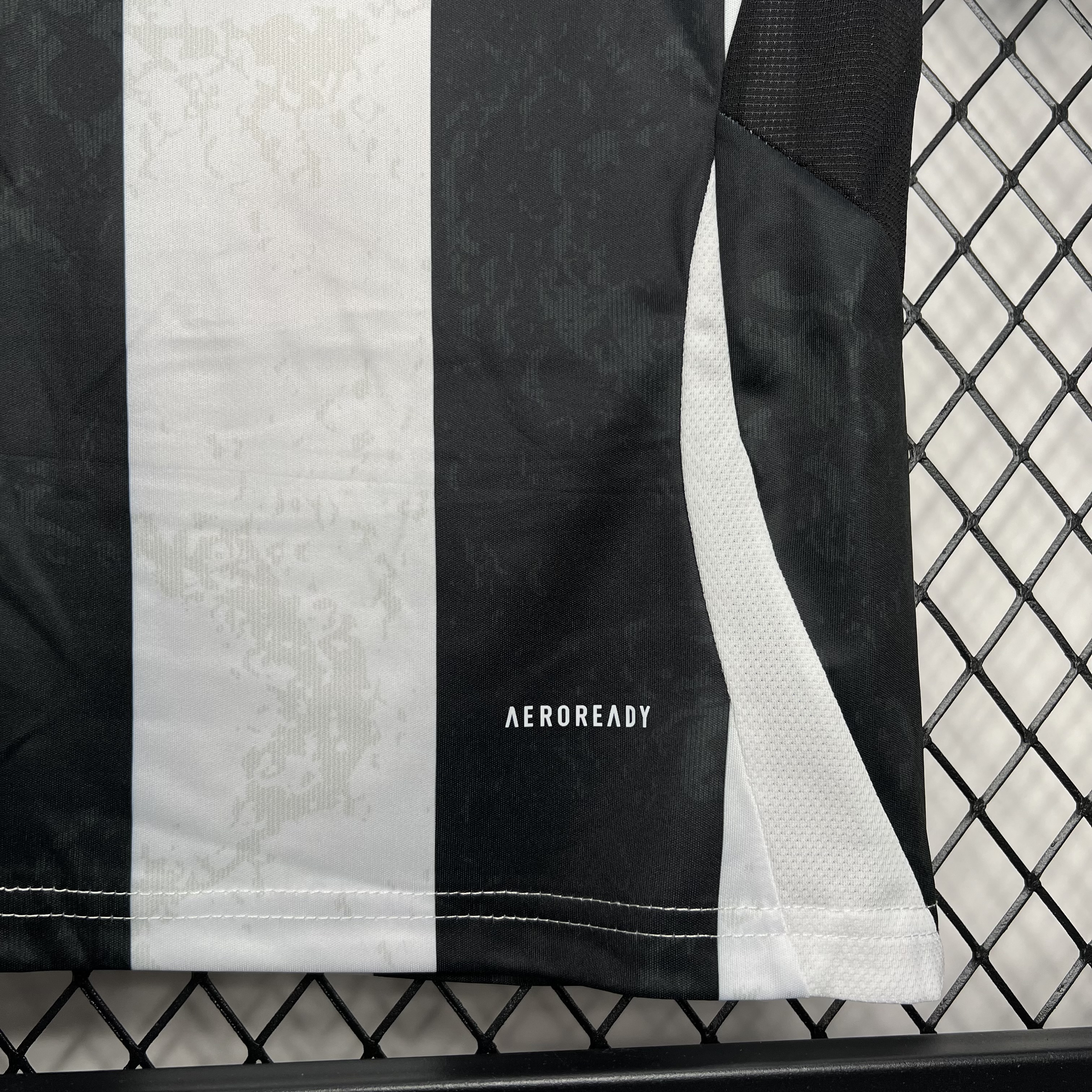 Juventus 24-25 Home Stadium Kids Kit - UnitedFutballJersey