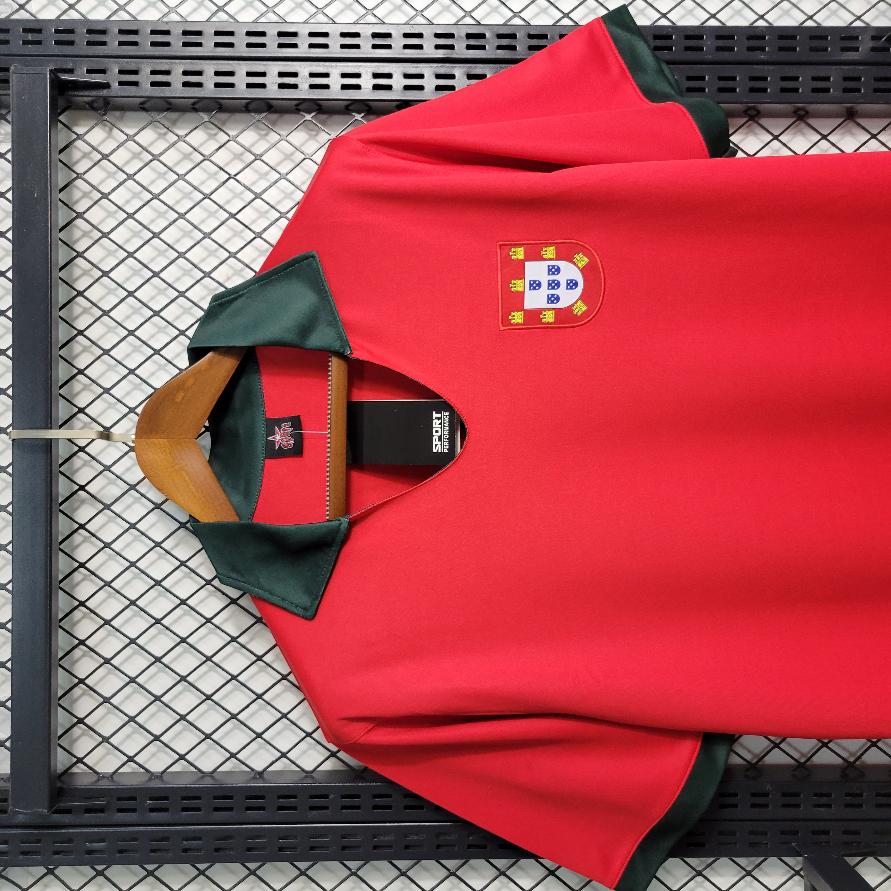 Retro Portugal 1972 Home Stadium Jersey - UnitedFutballJersey