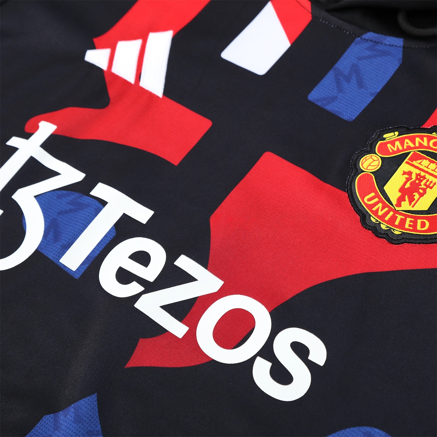 Manchester United 24-25 Pre-Match Traning Hoodie Set - Black Top and Pants - UnitedFutballJersey