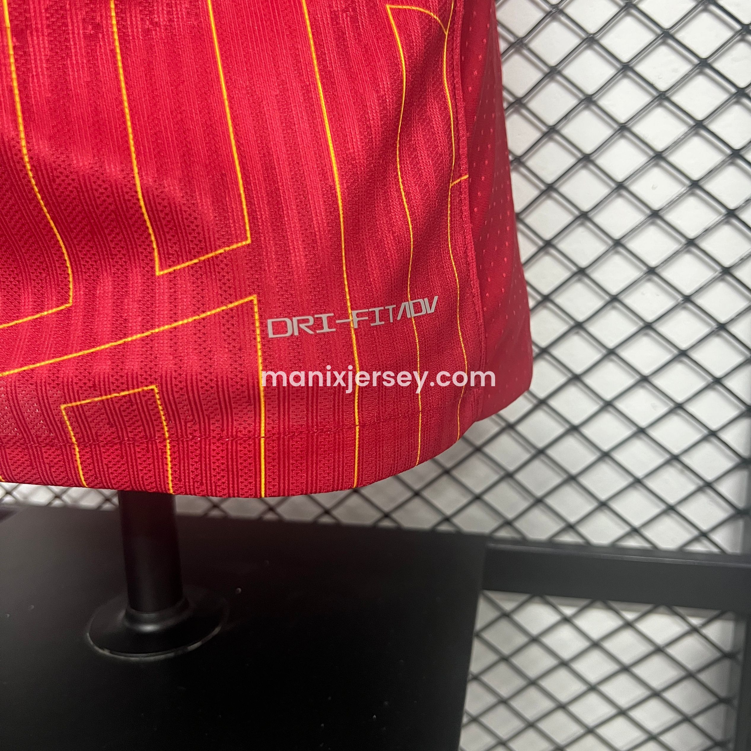 Liver.pool 24-25 Home Jersey with Golden Champions Patch - Player Version - UnitedFutballJersey
