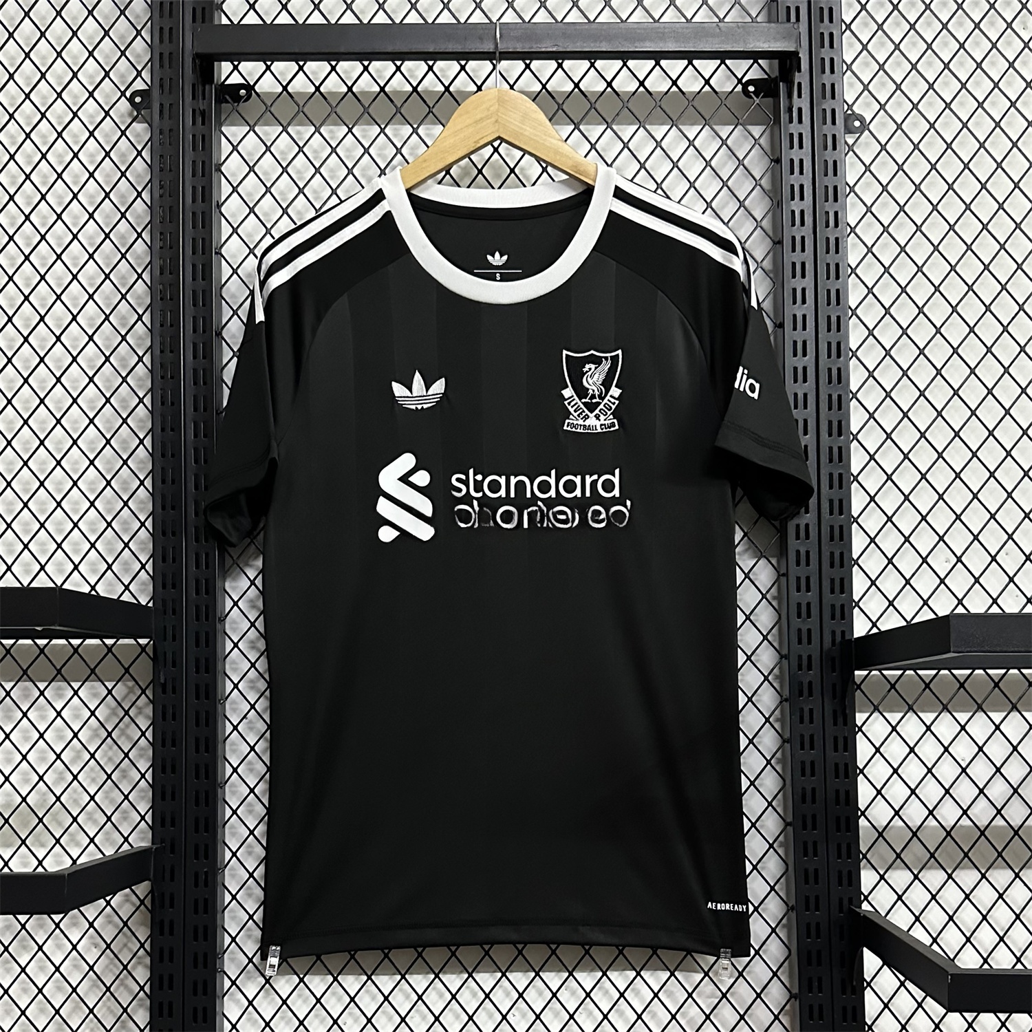 Liver.pool 25-26 Black Trefoil Goalkeeper Jersey - Fans Version - UnitedFutballJersey