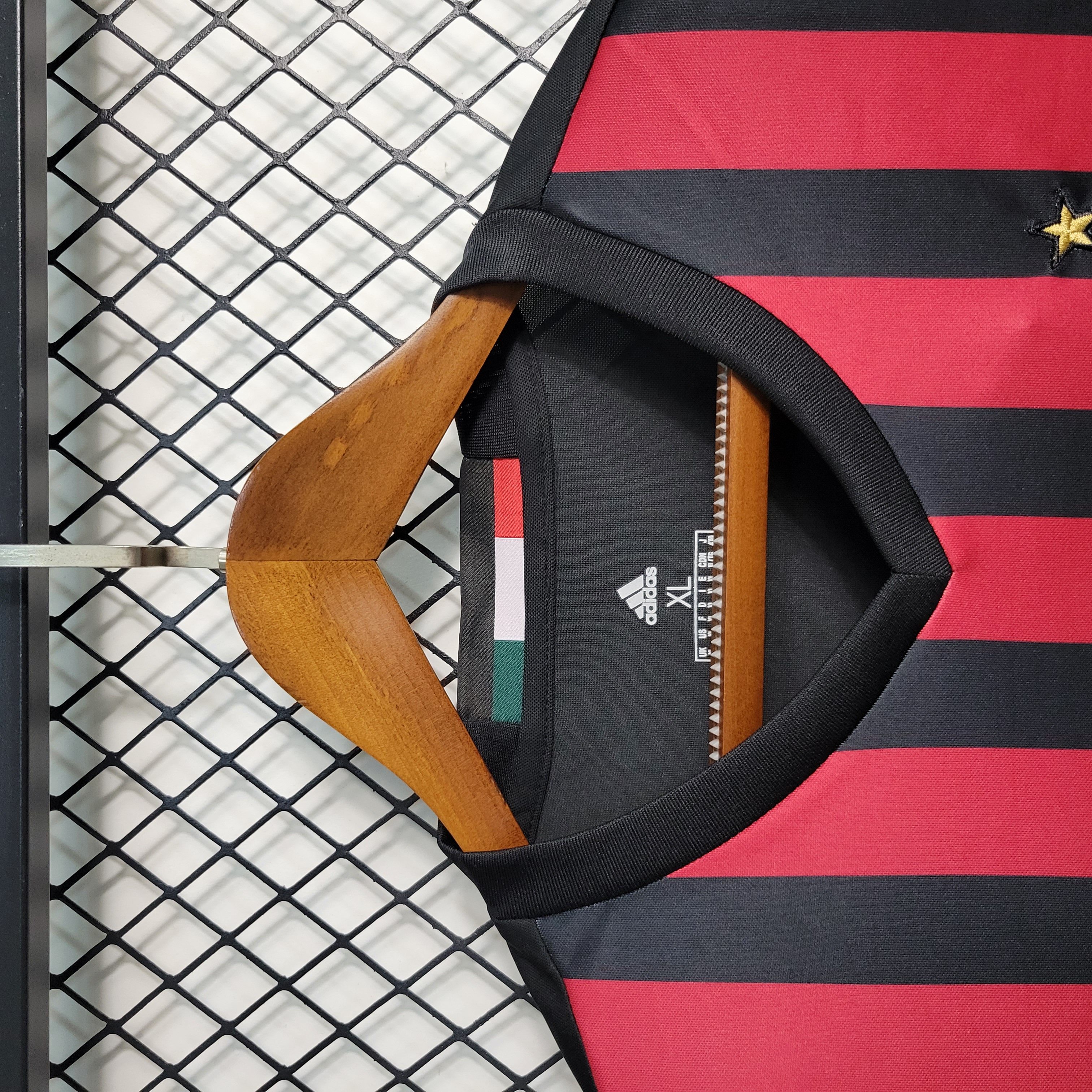 Retro AC Milan 2016-17 Home Stadium Jersey - UnitedFutballJersey