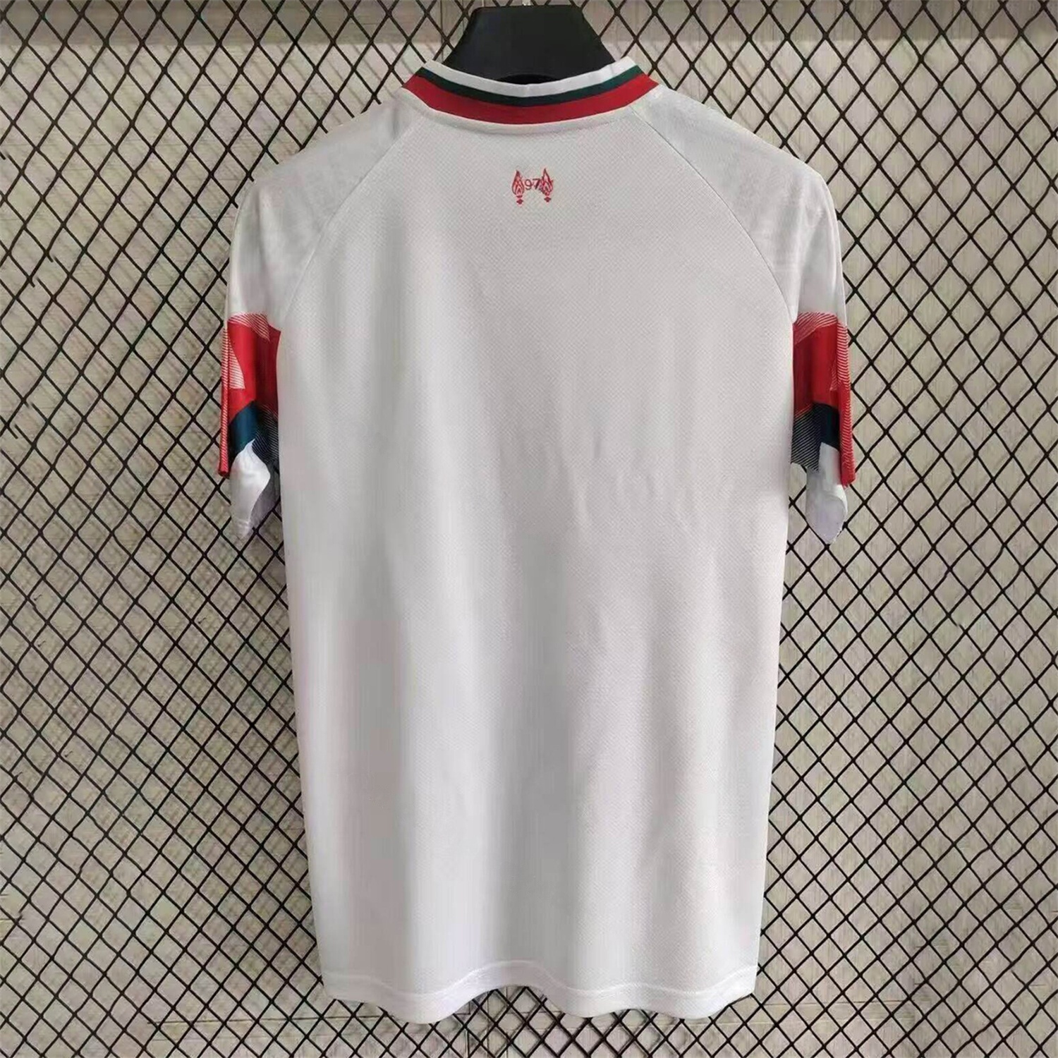 Liver.pool 25-26 Retro Style Red Stripes White Jersey - Fans Version - UnitedFutballJersey