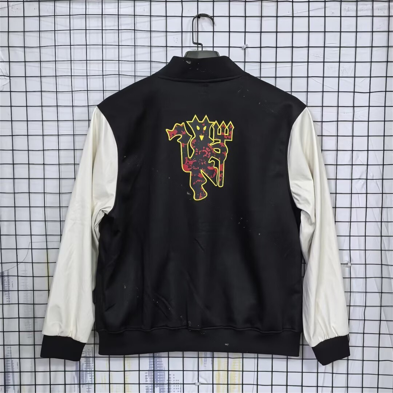 Manchester United 25-26 Windbreaker Jacket - White And Black - UnitedFutballJersey