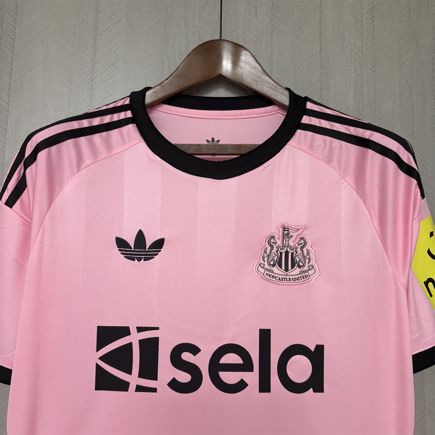 Newcastle United 25-26 Pink Special Jersey - Fans Version - UnitedFutballJersey