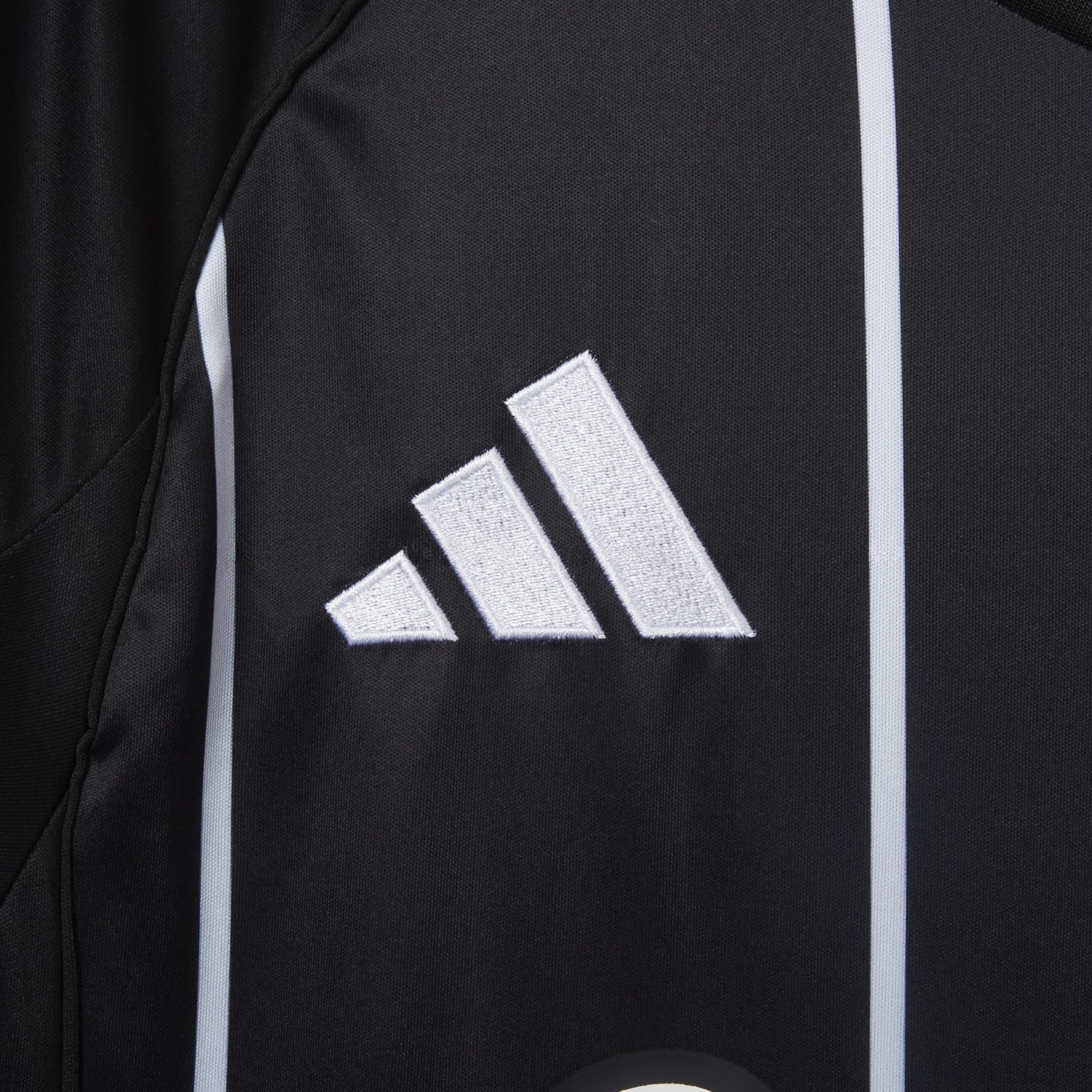 Frankfurt 25-26 European Home Black Jersey - Fans Version - UnitedFutballJersey