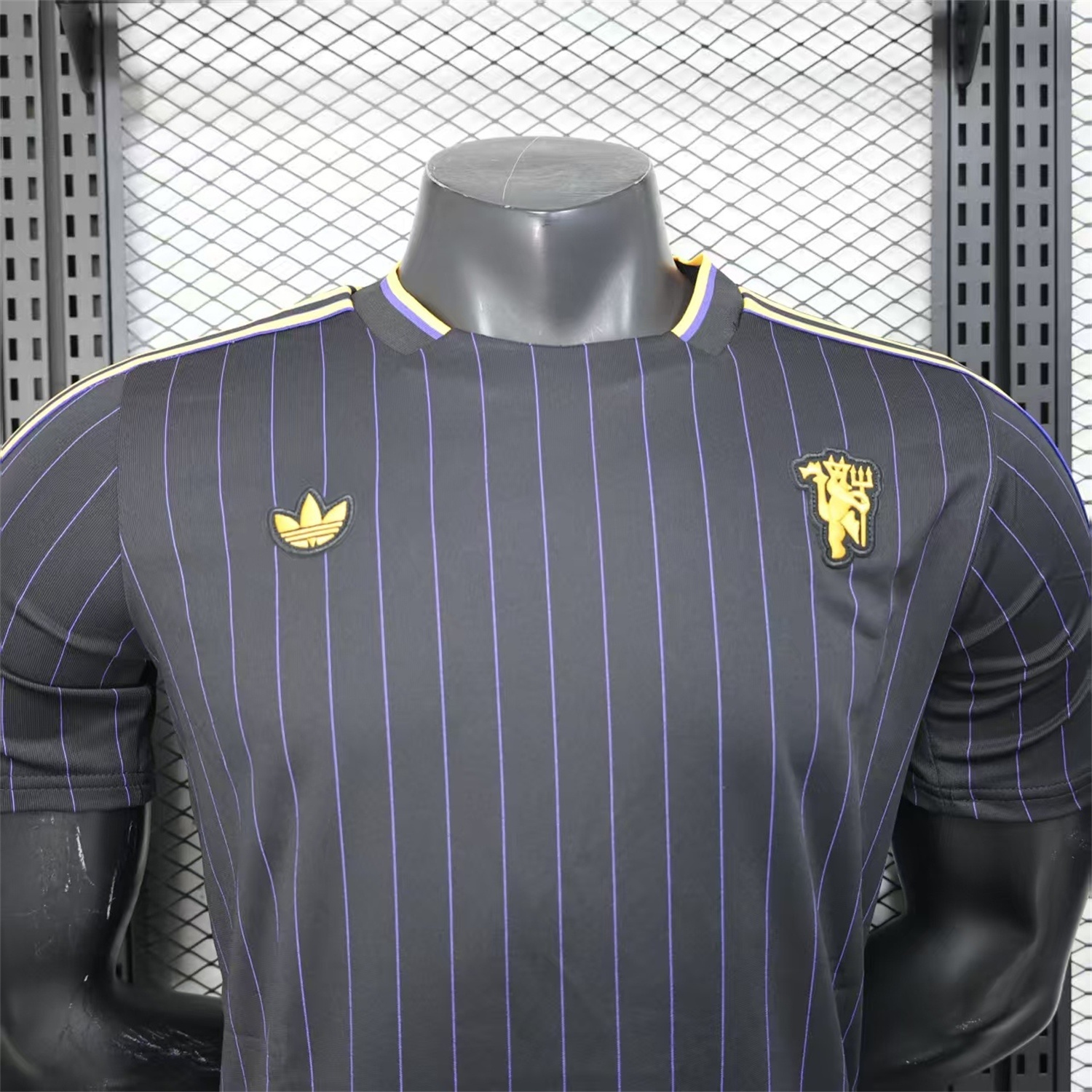 Manchester United 25-26 Trefoil Purple Lines Black Travel Jersey - Player Version - UnitedFutballJersey