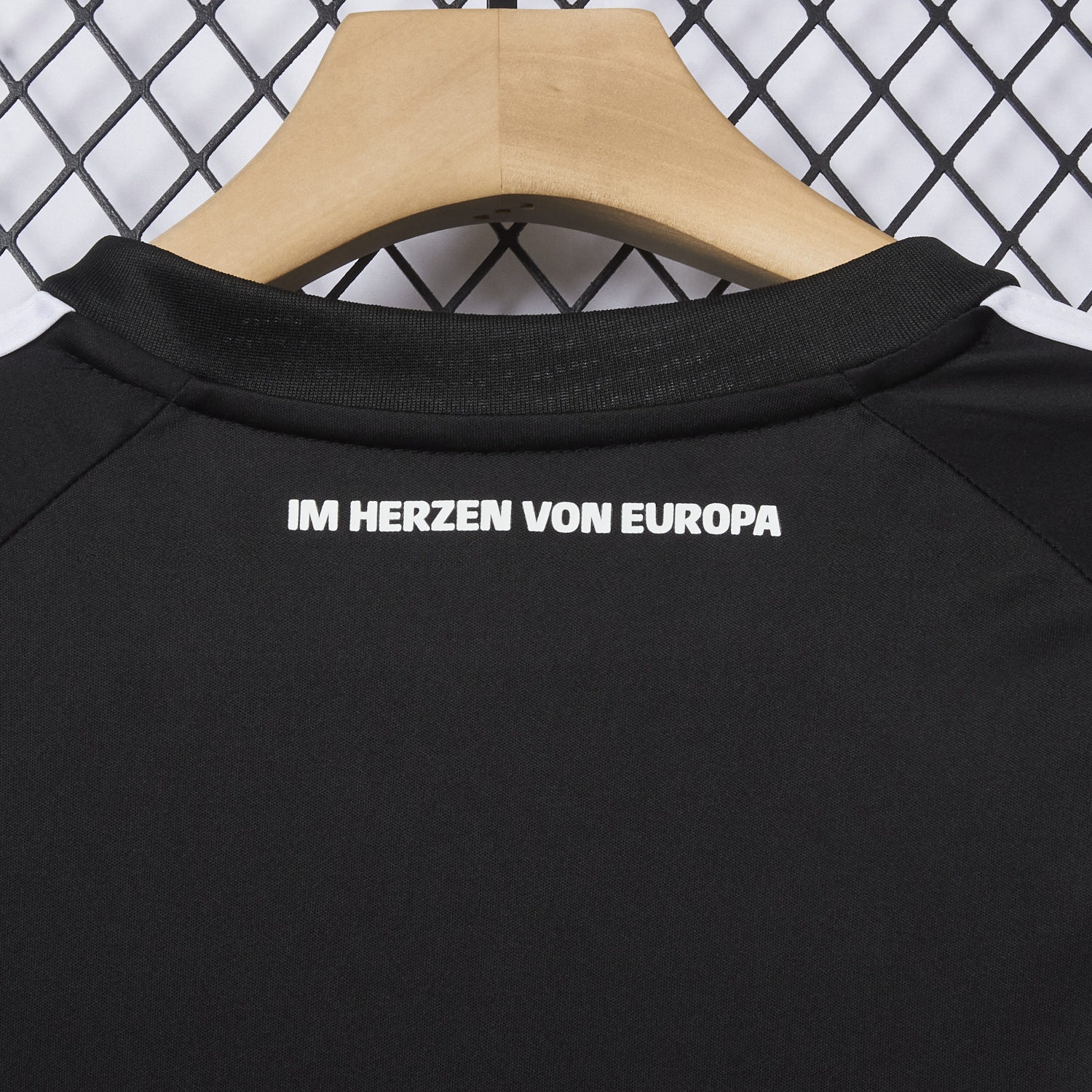 Frankfurt 25-26 European Home Black Jersey - Fans Version - UnitedFutballJersey