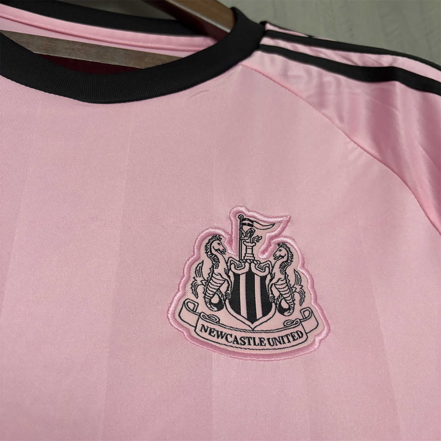 Newcastle United 25-26 Pink Special Jersey - Fans Version - UnitedFutballJersey