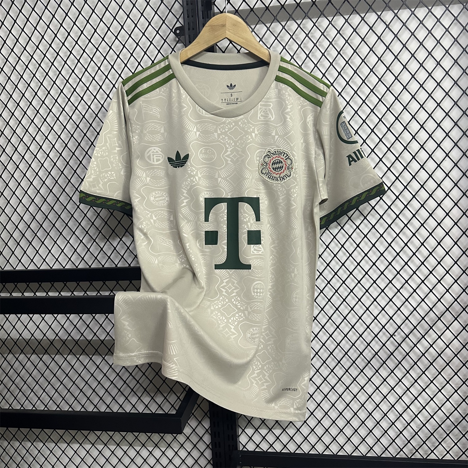 Bayern Munich 25-26 Oktoberfest Jersey - Fans Version - UnitedFutballJersey