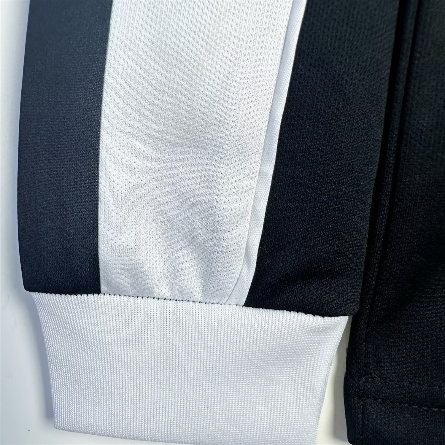 Retro Juventus 2002-03 European Home Long Sleeves Jersey - UnitedFutballJersey