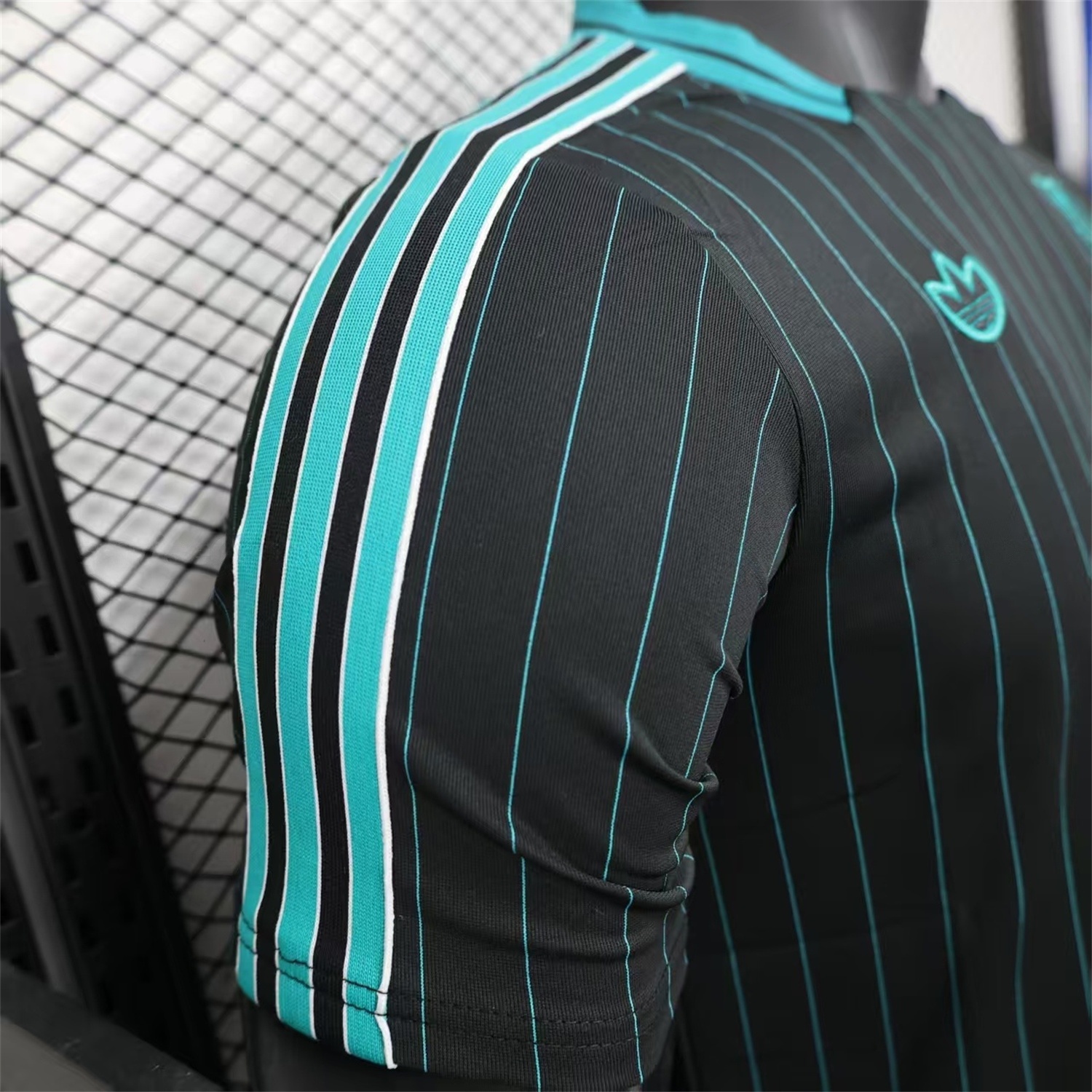 Liver.pool 25-26 Icon Range Travel Special Edition Black Jersey - Player Version - UnitedFutballJersey
