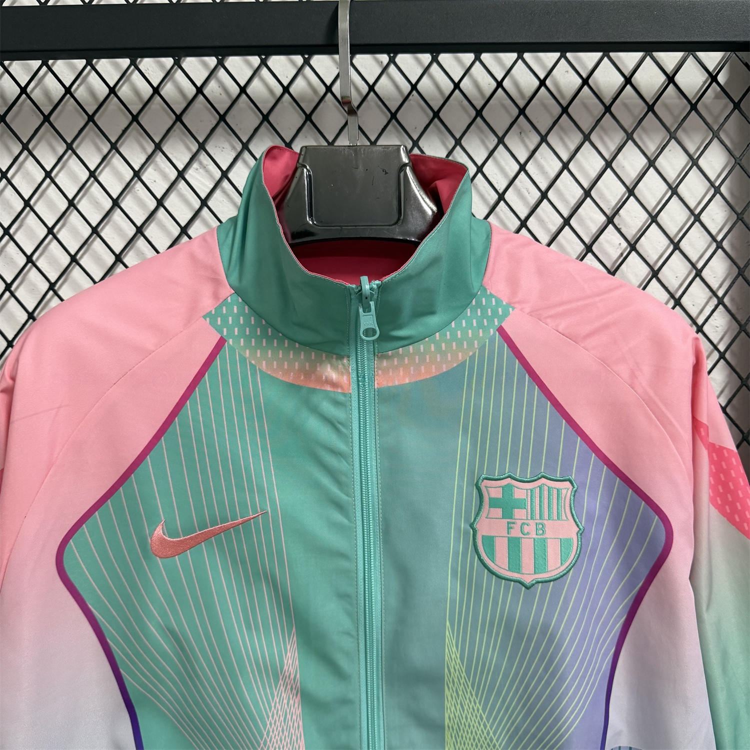 Barcelona 25-26 Double Sided Reversible Windbreaker - Green & Pink - UnitedFutballJersey