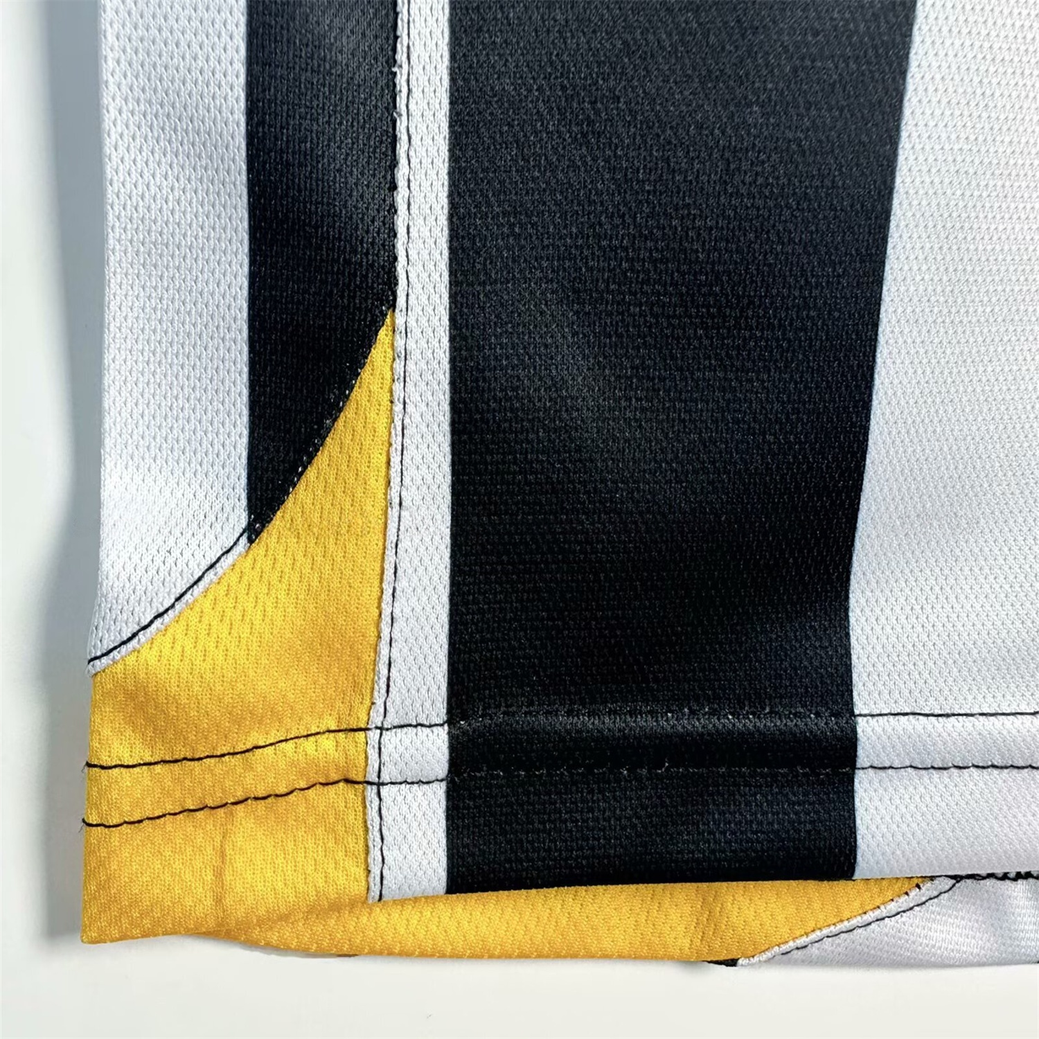 Retro Juventus 2005-06 Home Jersey - UnitedFutballJersey
