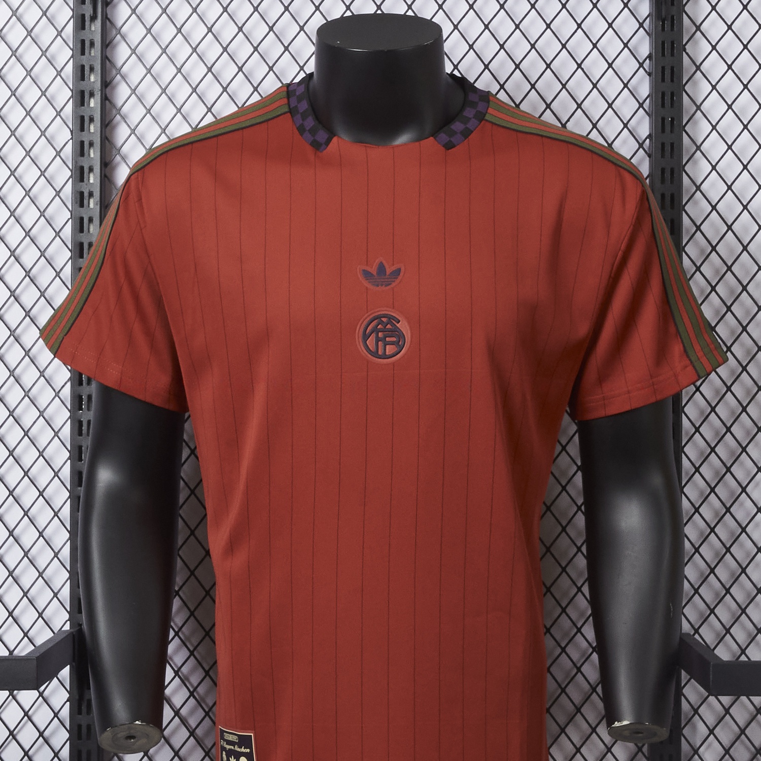 Bayern Munich 25-26 Trefoil Red Travel Jersey - Player Version - UnitedFutballJersey