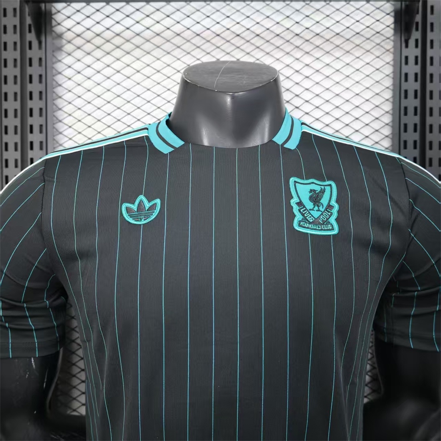 Liver.pool 25-26 Icon Range Travel Special Edition Black Jersey - Player Version - UnitedFutballJersey