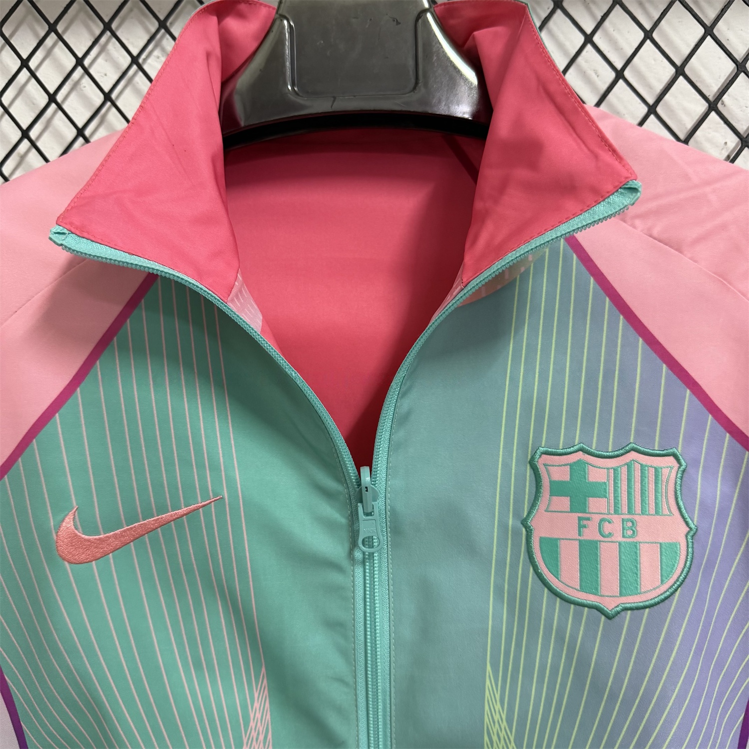 Barcelona 25-26 Double Sided Reversible Windbreaker - Green & Pink - UnitedFutballJersey